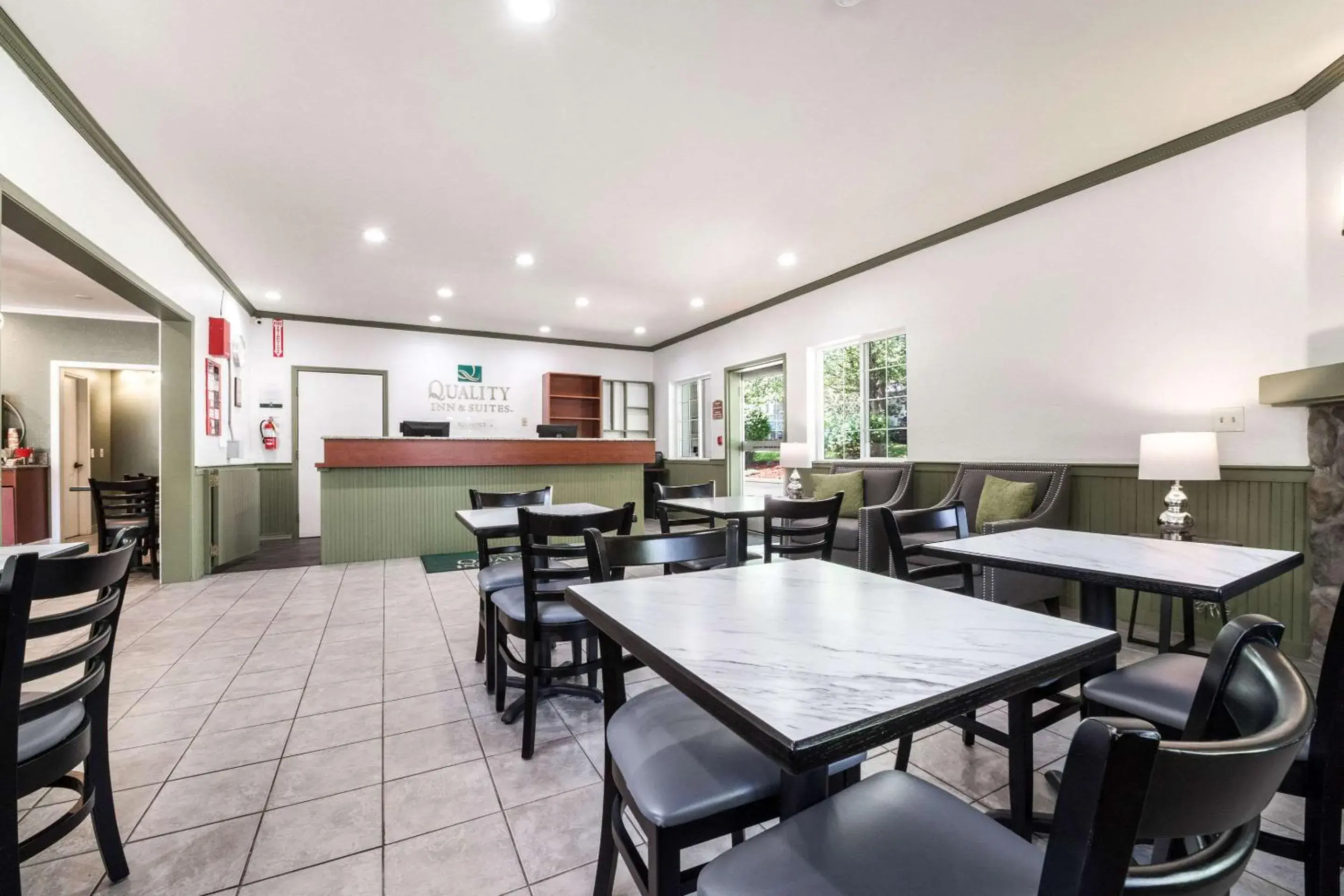 Lobby or reception in Quality Inn & Suites Bainbridge Island Lobby or reception in Quality Inn & Suites Bainbridge Island