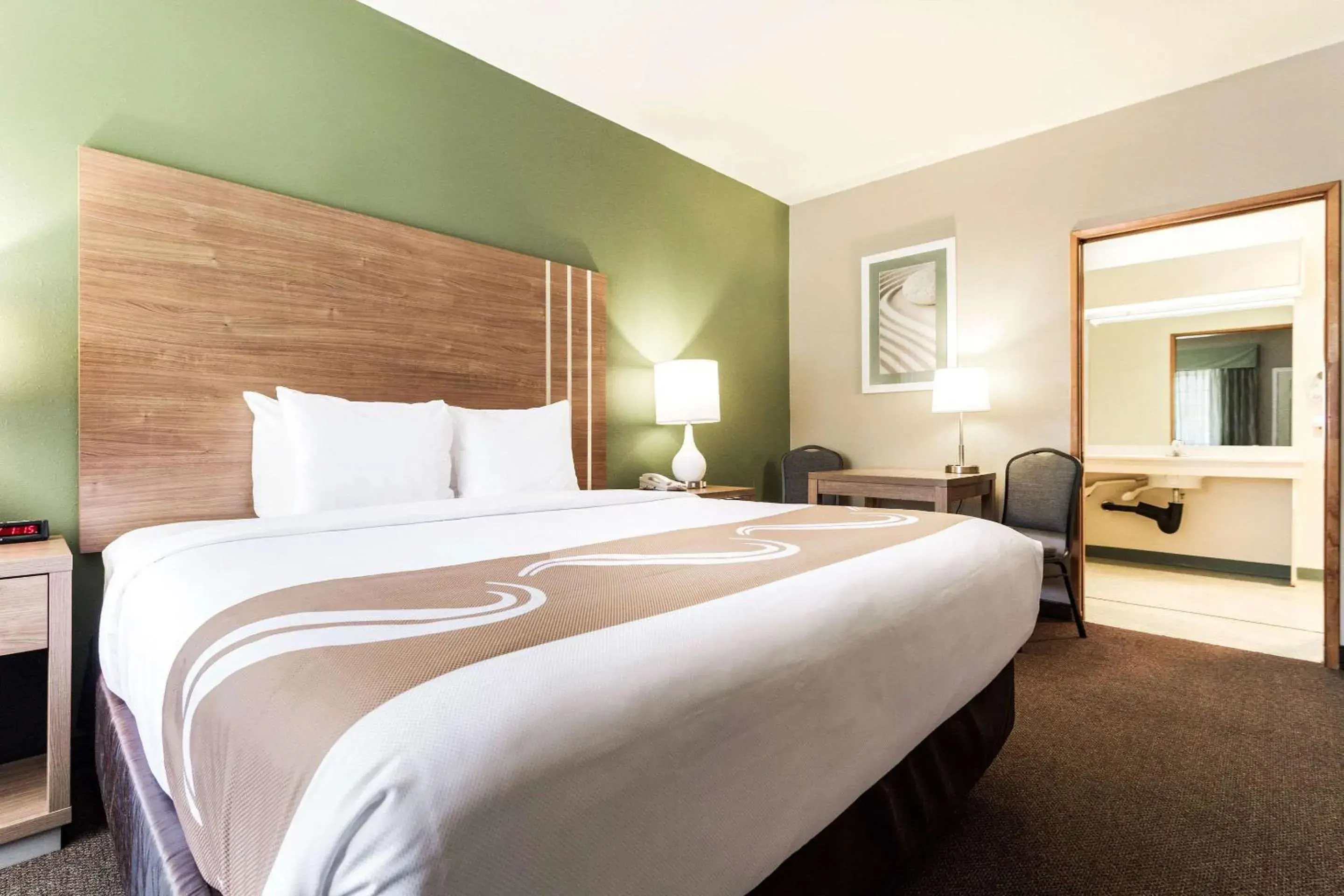 Photo of the whole room, Bed in Quality Inn & Suites Bainbridge Island Photo of the whole room, Bed in Quality Inn & Suites Bainbridge Island