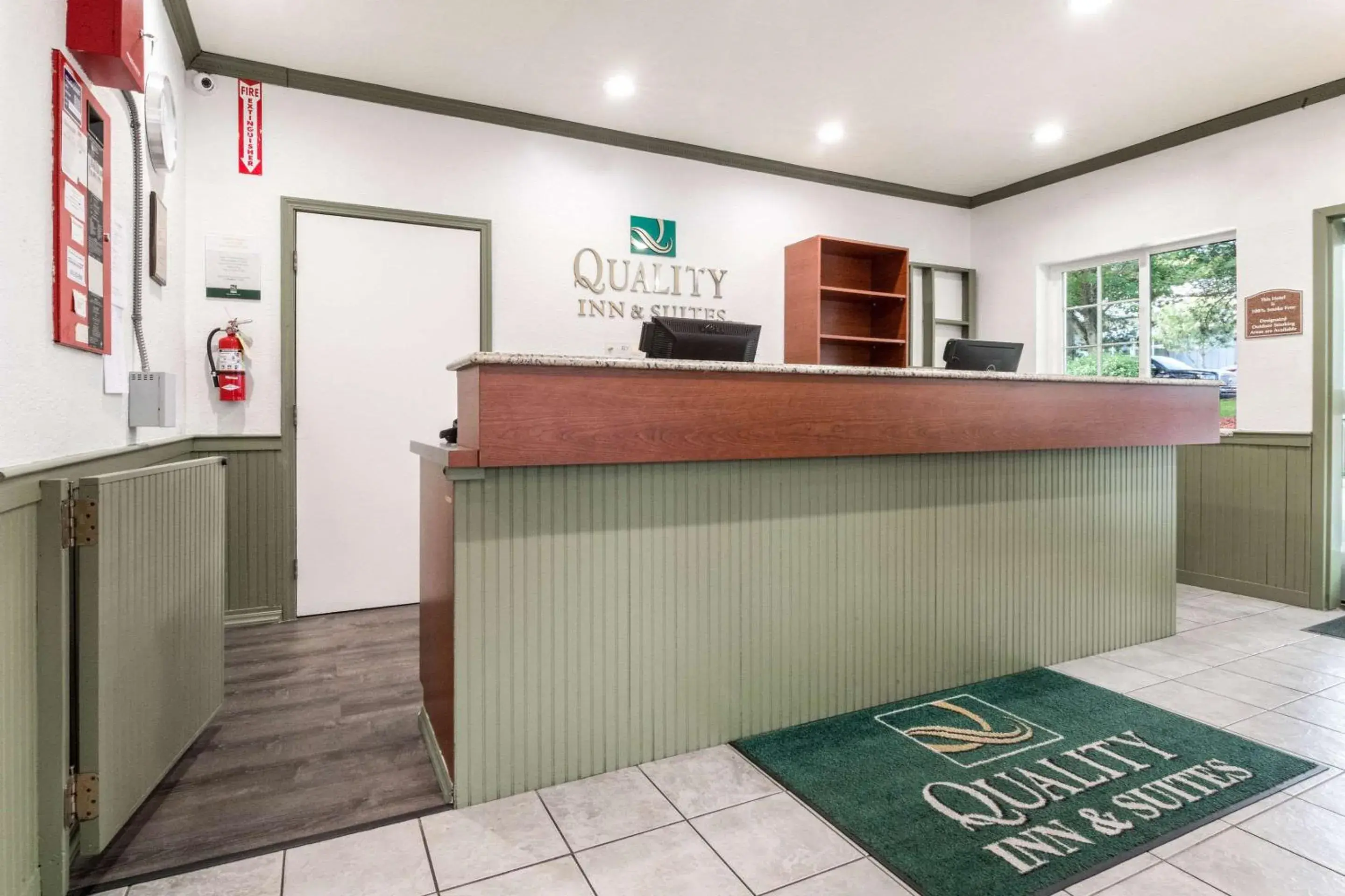 Lobby or reception in Quality Inn & Suites Bainbridge Island Lobby or reception in Quality Inn & Suites Bainbridge Island