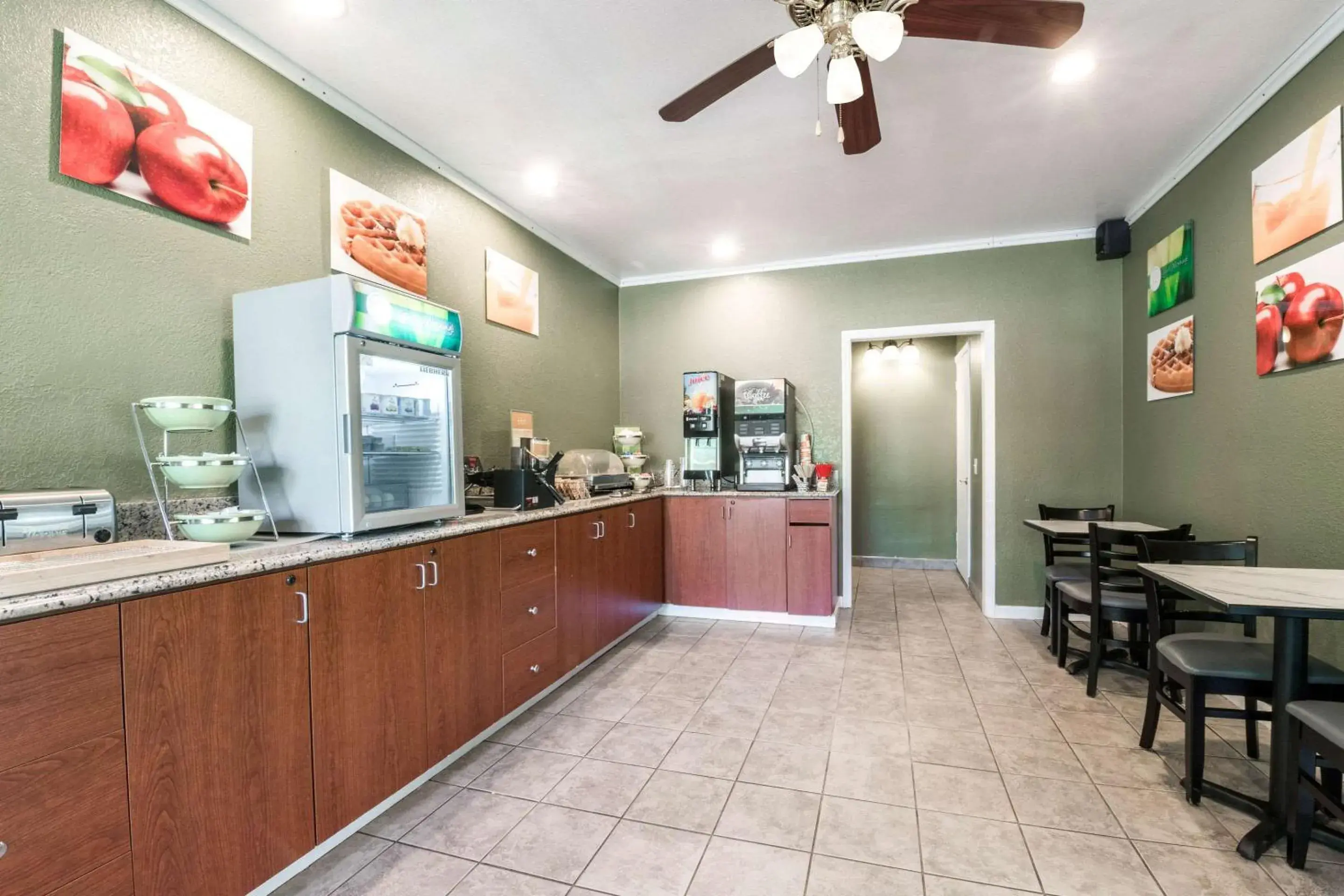Restaurant/places to eat in Quality Inn & Suites Bainbridge Island Restaurant/places to eat in Quality Inn & Suites Bainbridge Island