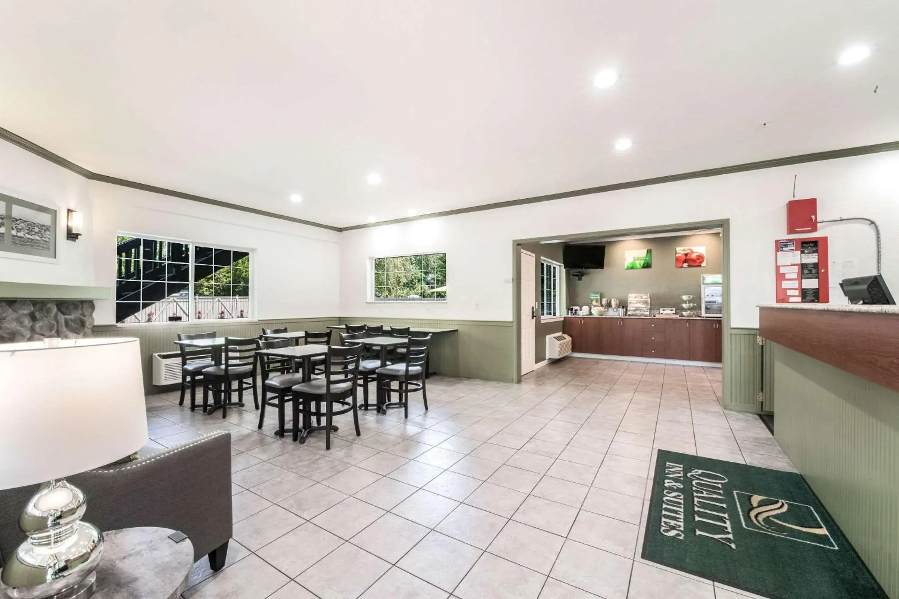 Lobby or reception in Quality Inn & Suites Bainbridge Island Lobby or reception in Quality Inn & Suites Bainbridge Island