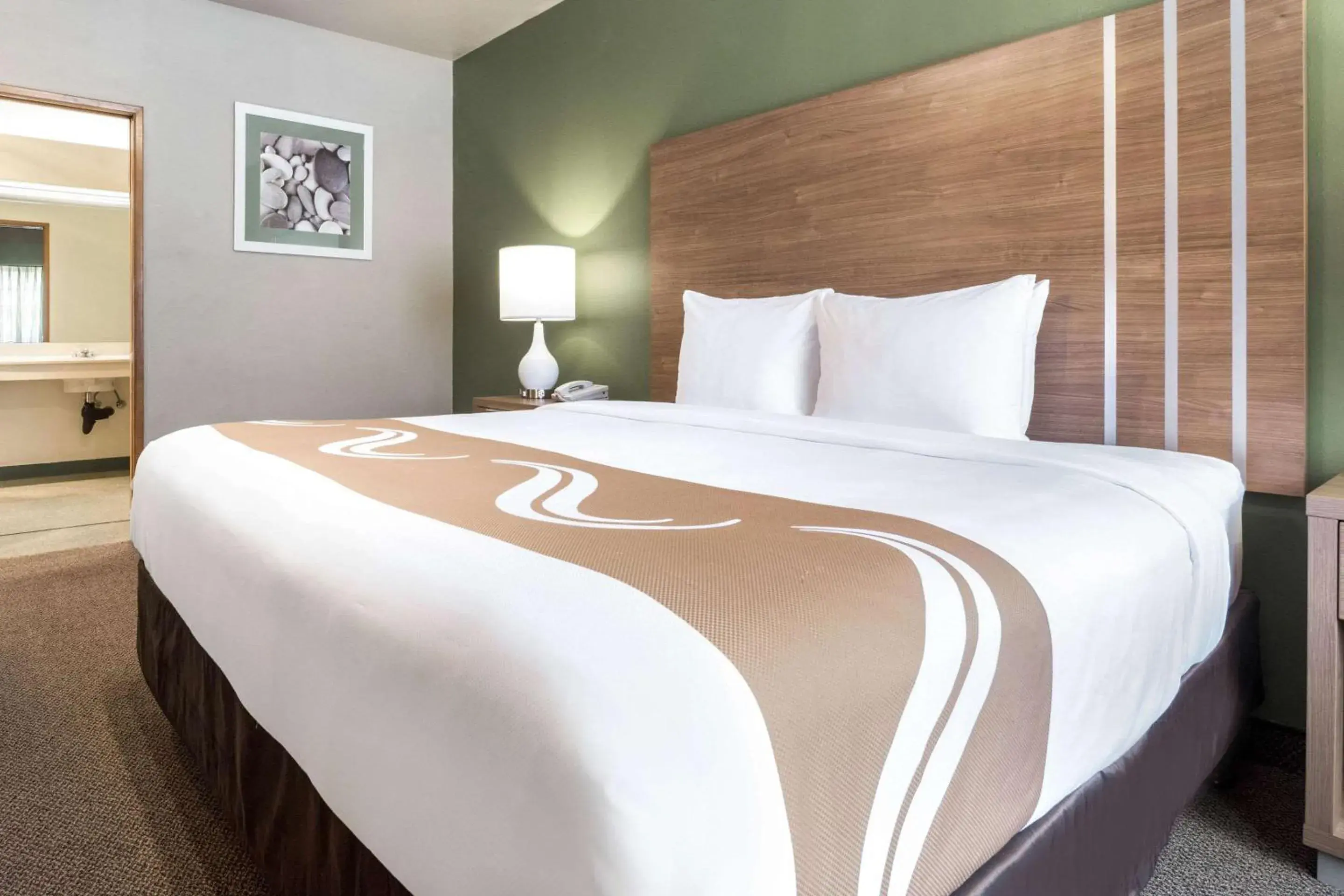 Bedroom, Bed in Quality Inn & Suites Bainbridge Island Bedroom, Bed in Quality Inn & Suites Bainbridge Island
