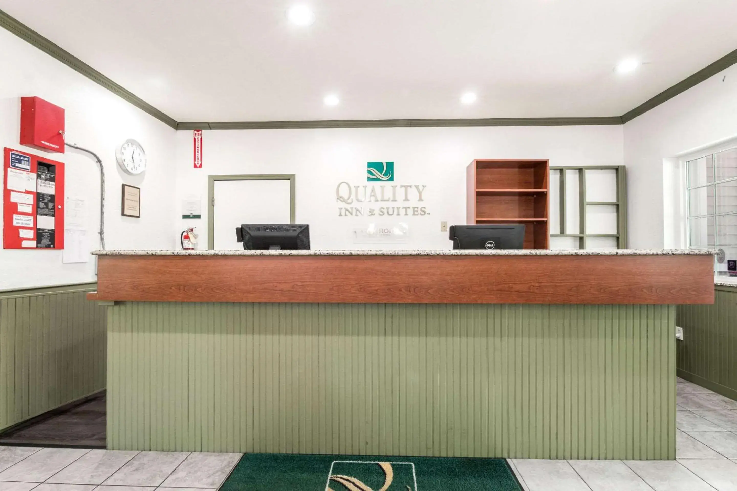 Lobby or reception in Quality Inn & Suites Bainbridge Island Lobby or reception in Quality Inn & Suites Bainbridge Island