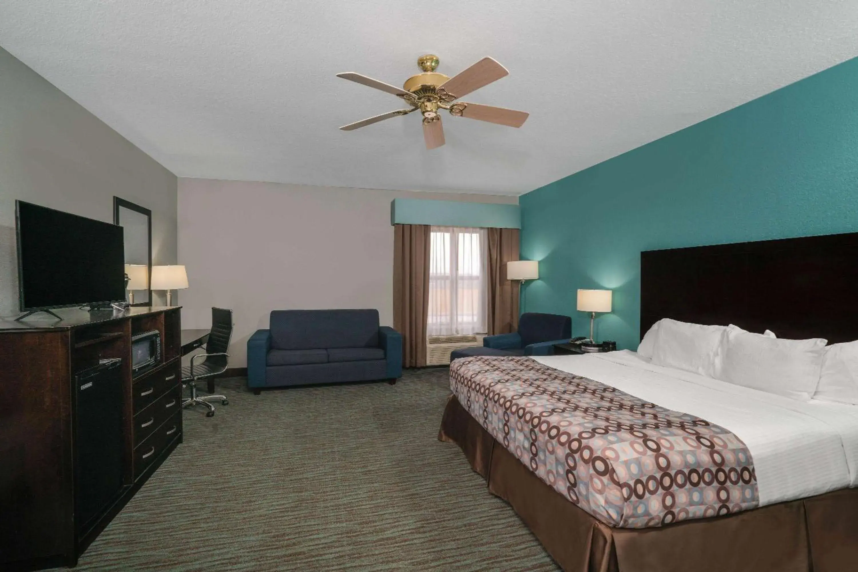 Bed in La Quinta by Wyndham Knoxville East Bed in La Quinta by Wyndham Knoxville East