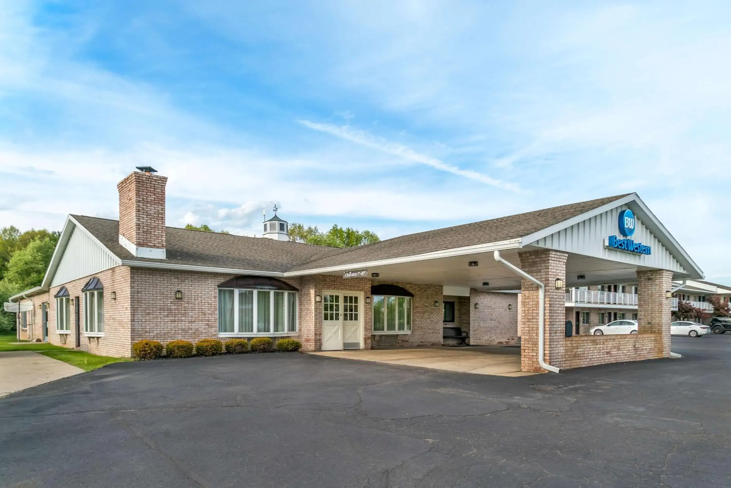 Property building in Best Western of Hartland Property building in Best Western of Hartland