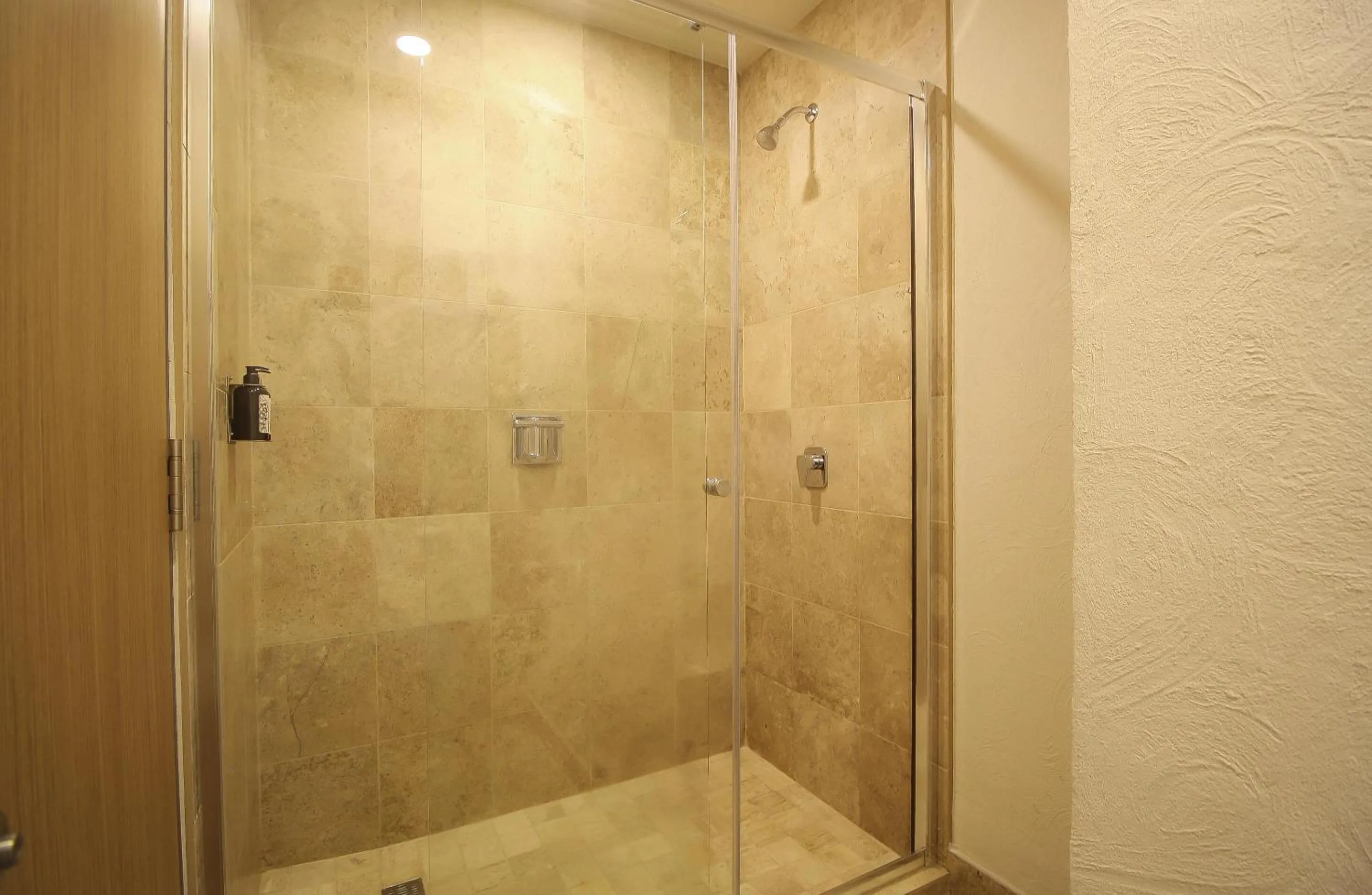 Shower in Hotel Turotel Morelia