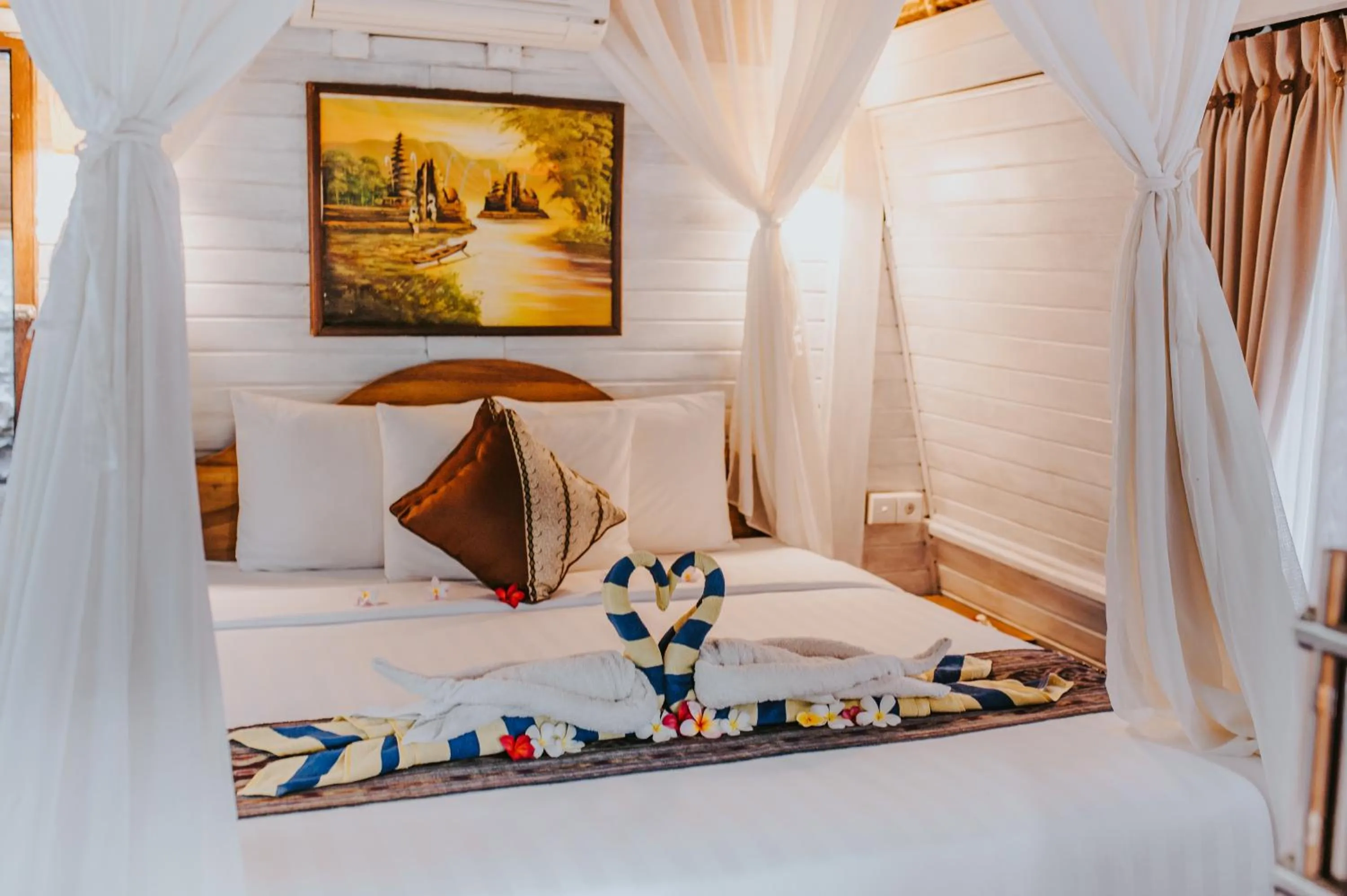 Alam Nusa Bungalow Huts & Spa