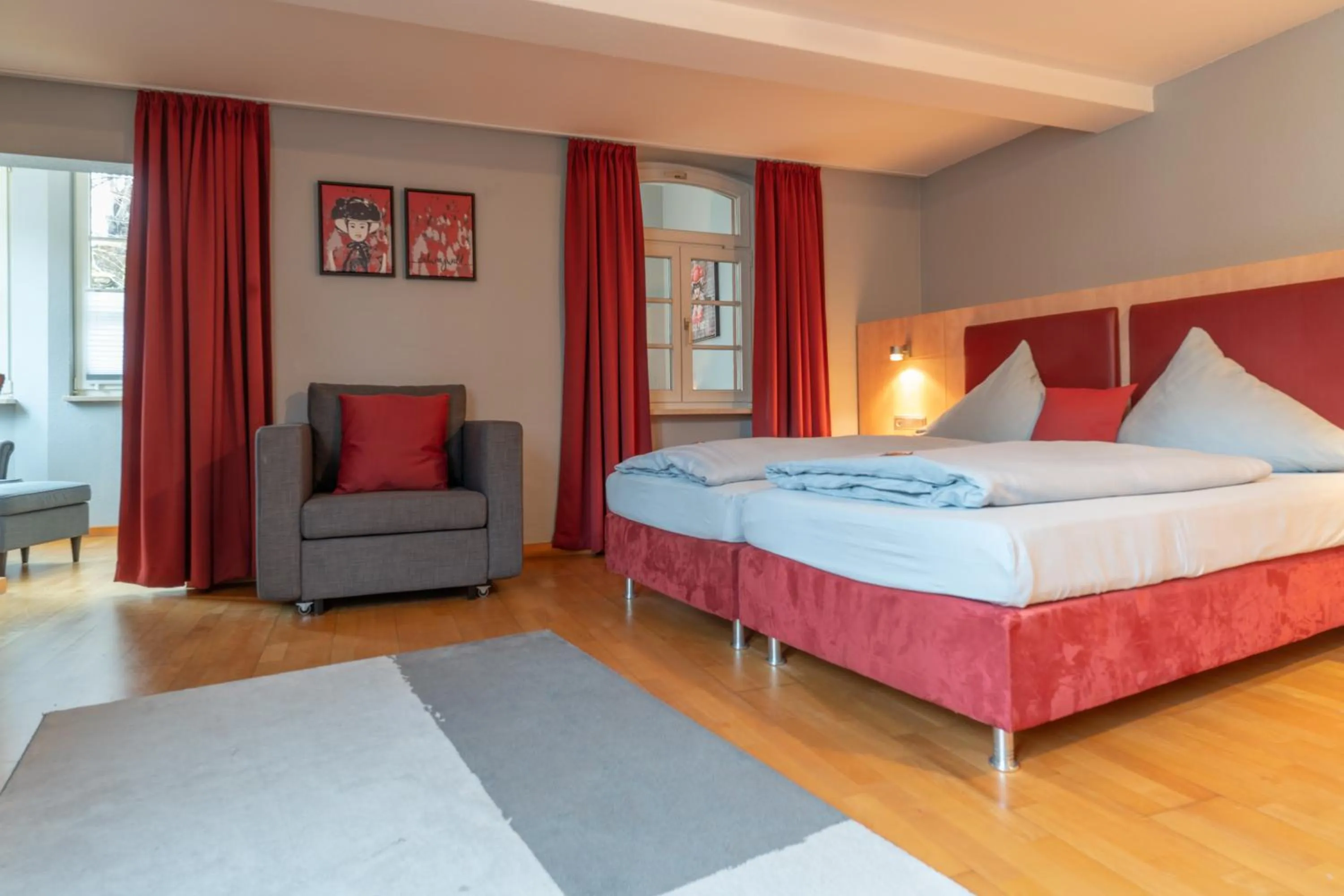 Photo of the whole room, Bed in Badischer Hof