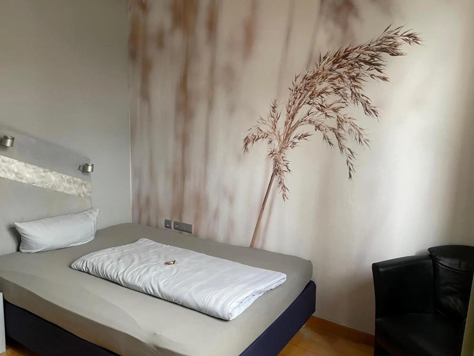 Photo of the whole room, Bed in Badischer Hof