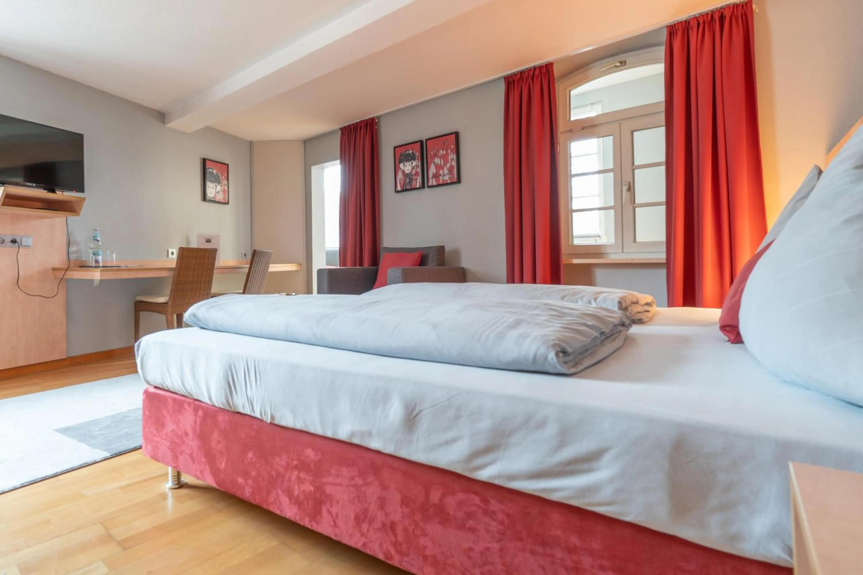 Photo of the whole room, Bed in Badischer Hof