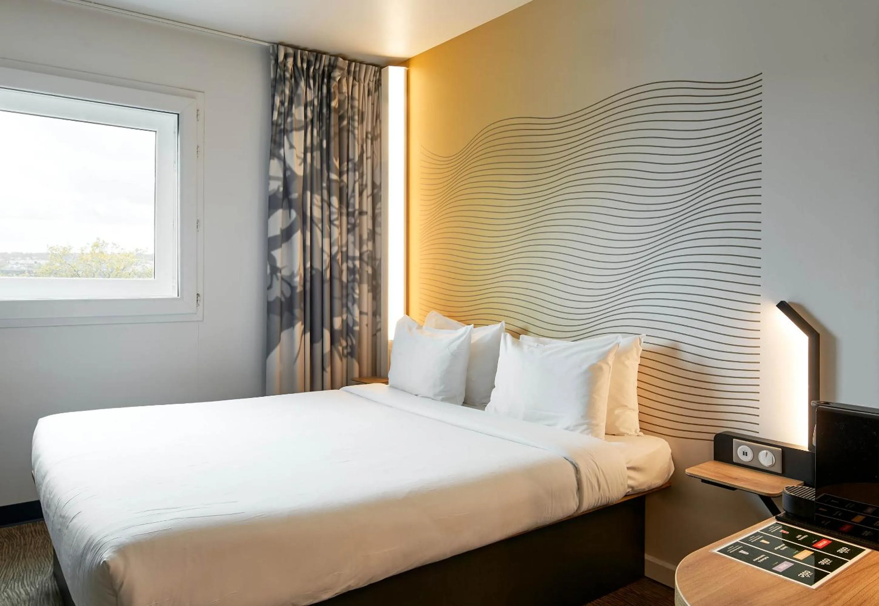 Bedroom, Bed in B&B HOTEL NANTERRE Rueil-Malmaison