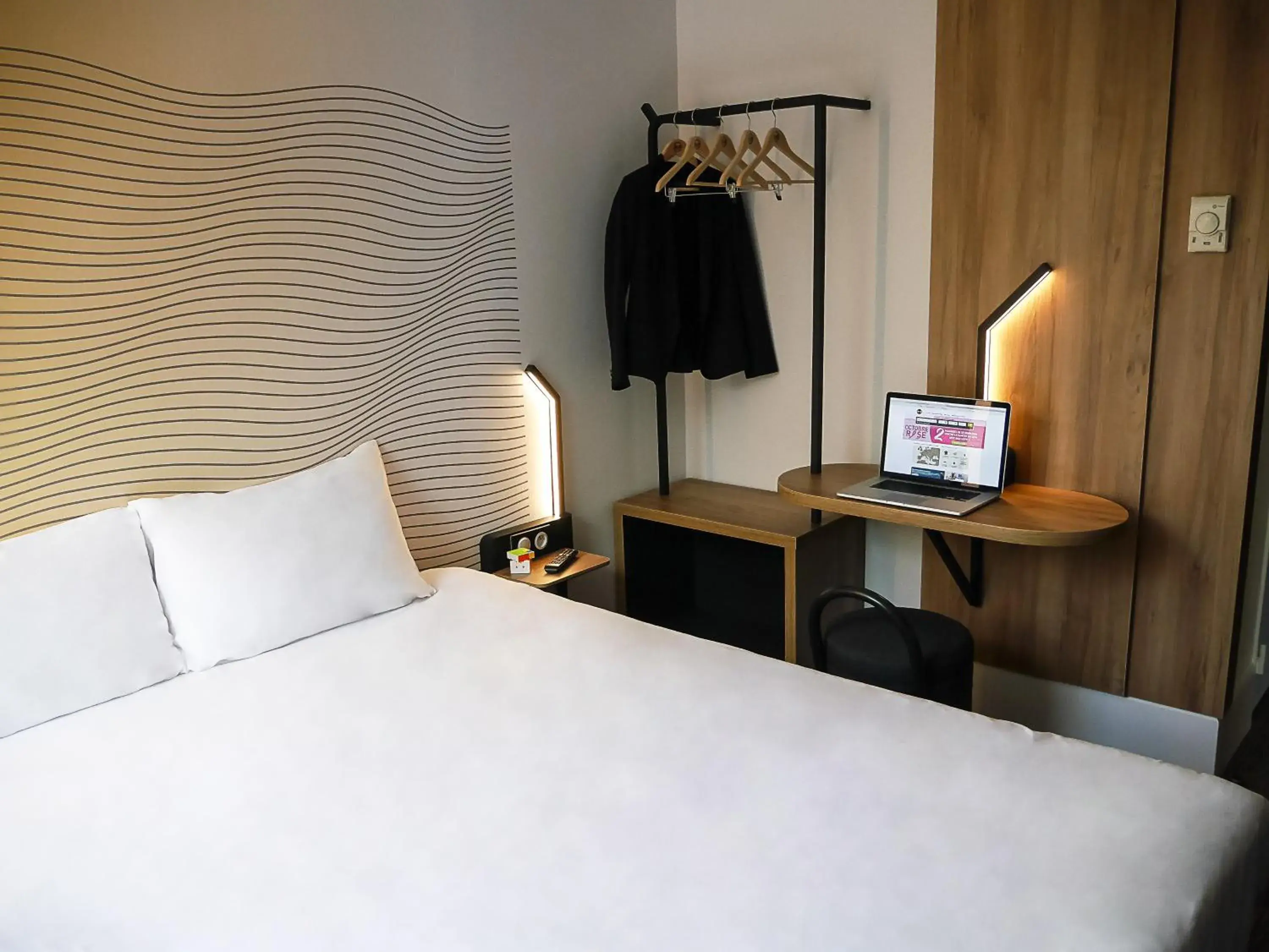 Bedroom, Bed in B&B HOTEL NANTERRE Rueil-Malmaison