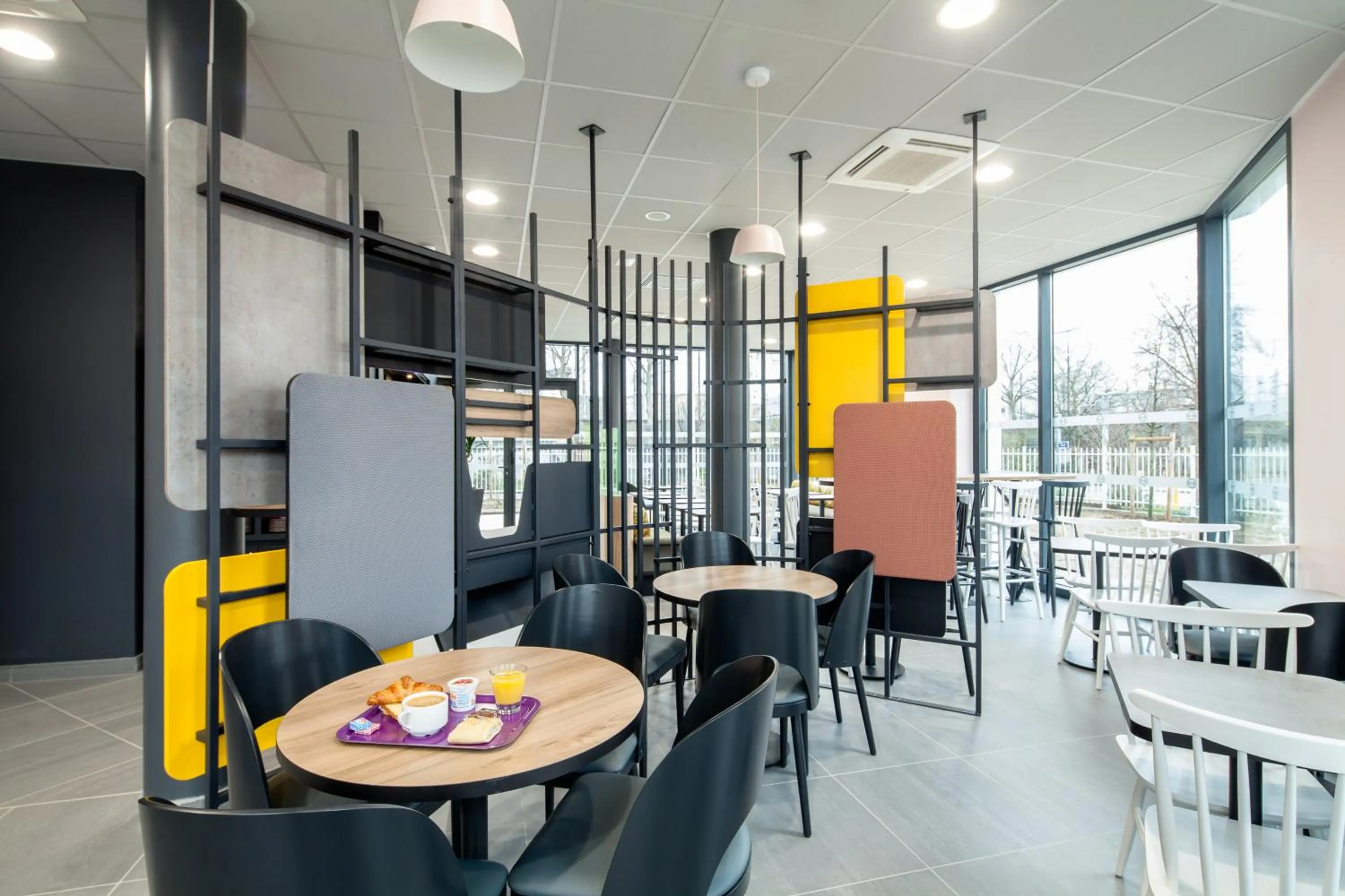 Buffet breakfast in B&B HOTEL NANTERRE Rueil-Malmaison