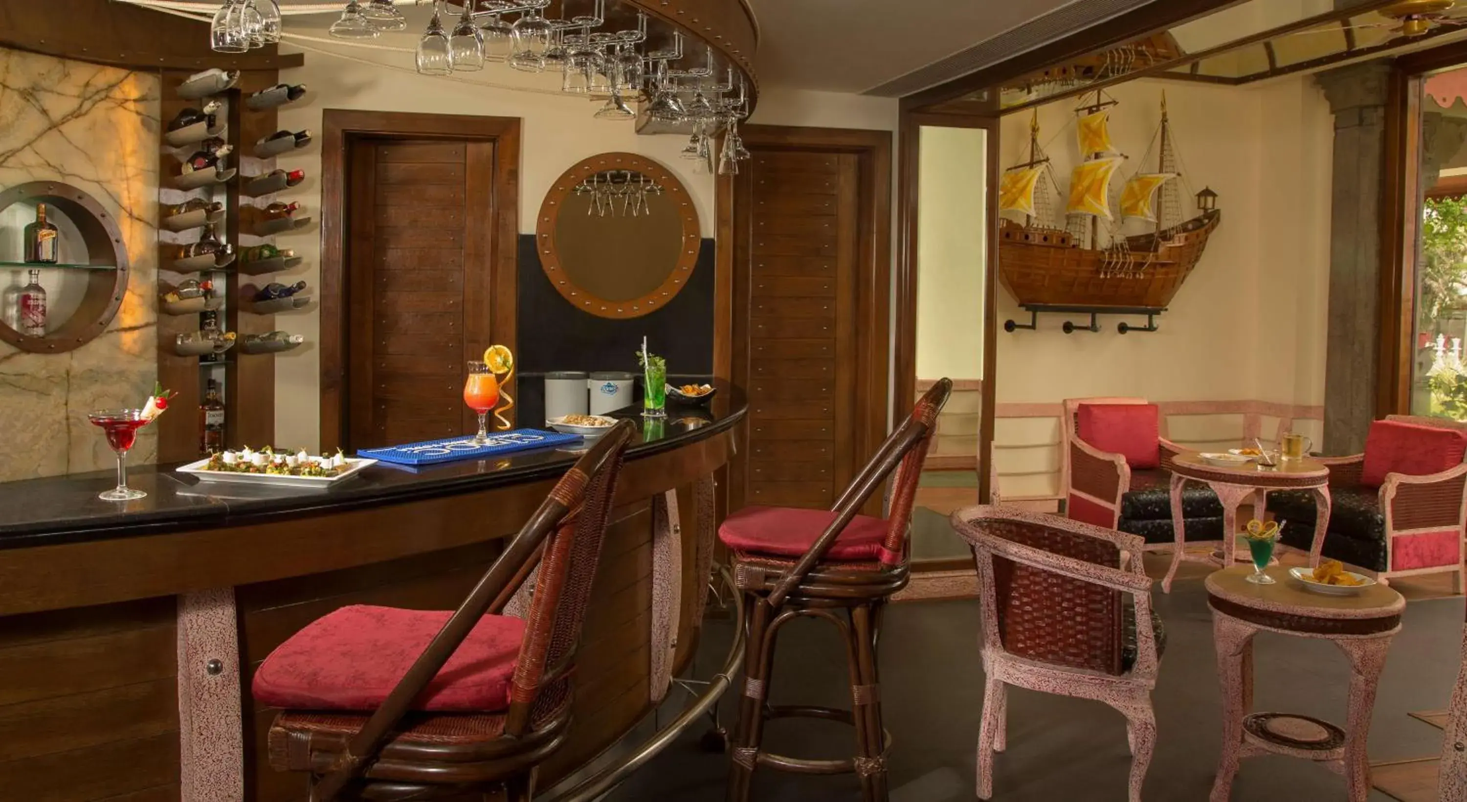 Lounge or bar in Radisson Blu Resort Temple Bay Mamallapuram Lounge or bar in Radisson Blu Resort Temple Bay Mamallapuram