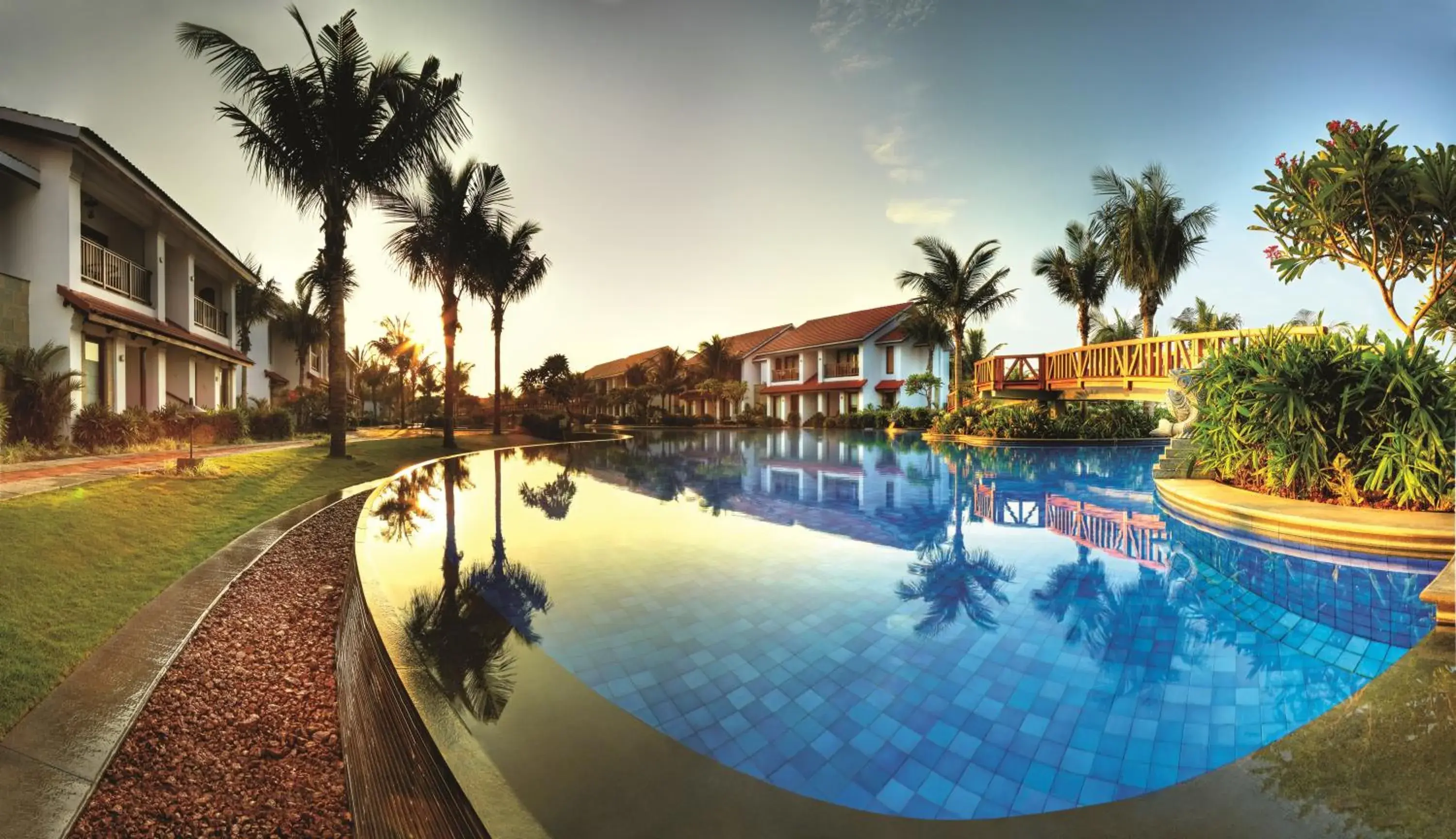 Swimming pool in Radisson Blu Resort Temple Bay Mamallapuram Swimming pool in Radisson Blu Resort Temple Bay Mamallapuram