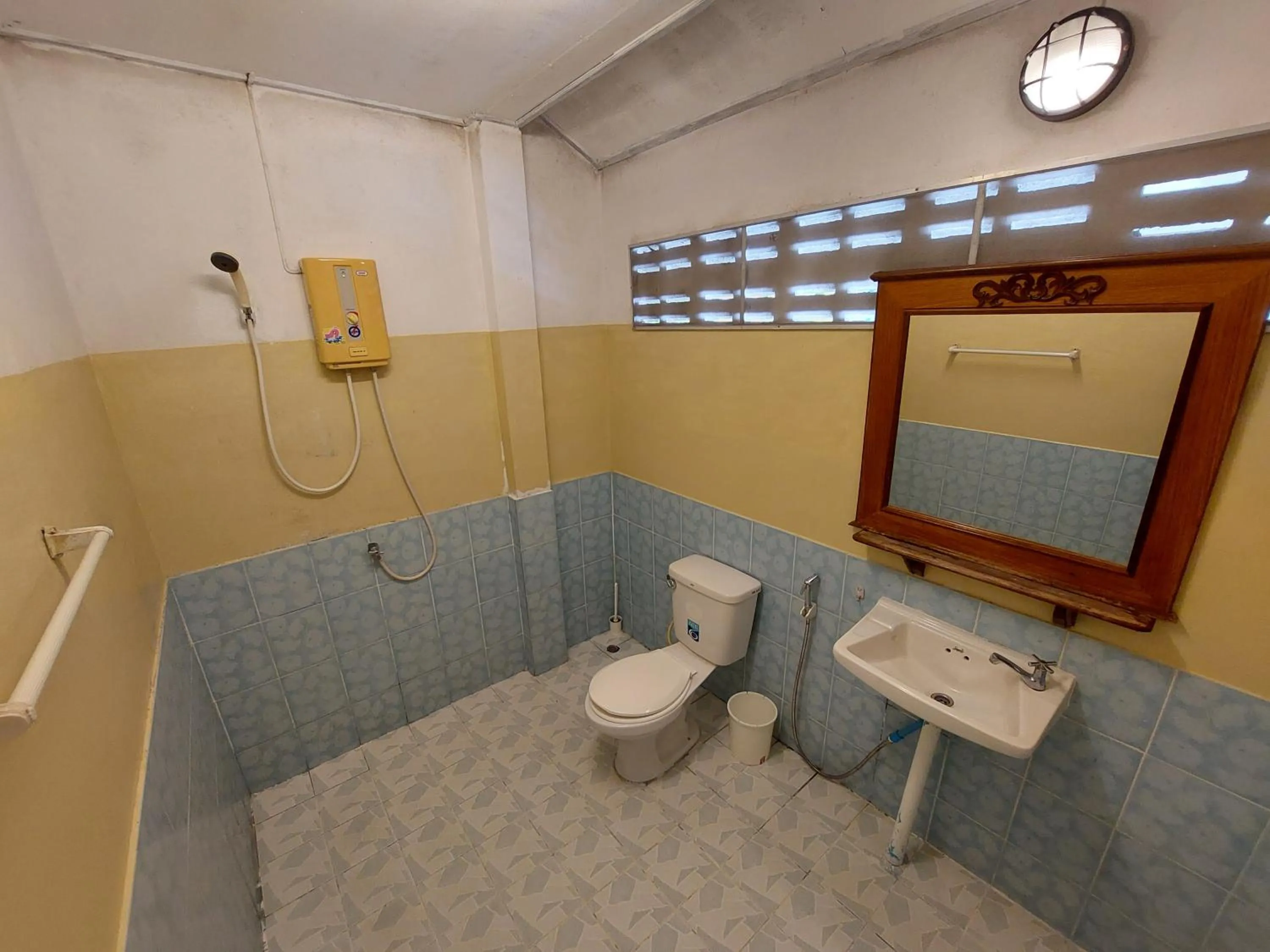 Shower in Fullmoon House Samui