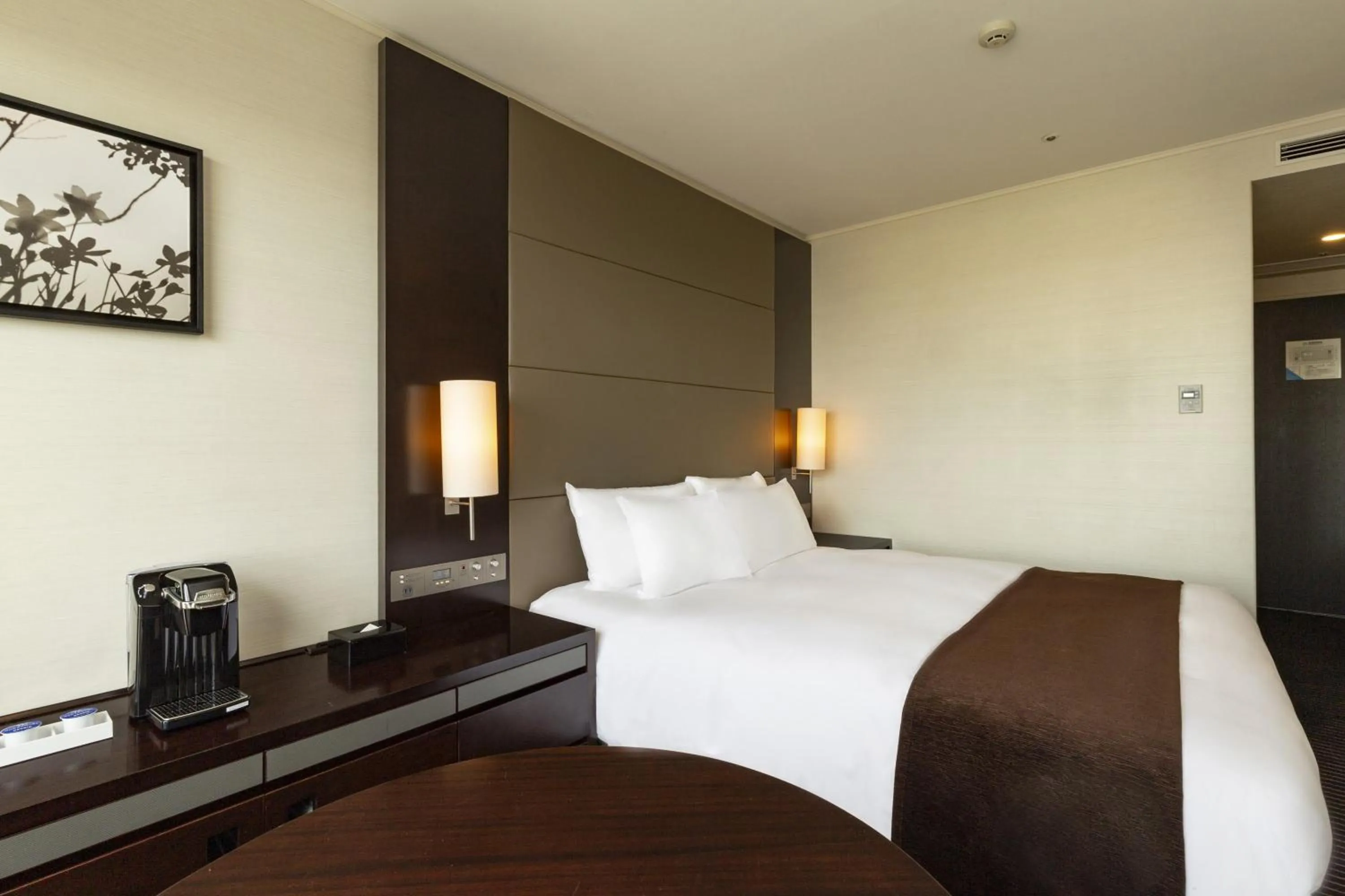 furniture, Bed in Shinagawa Prince Hotel
