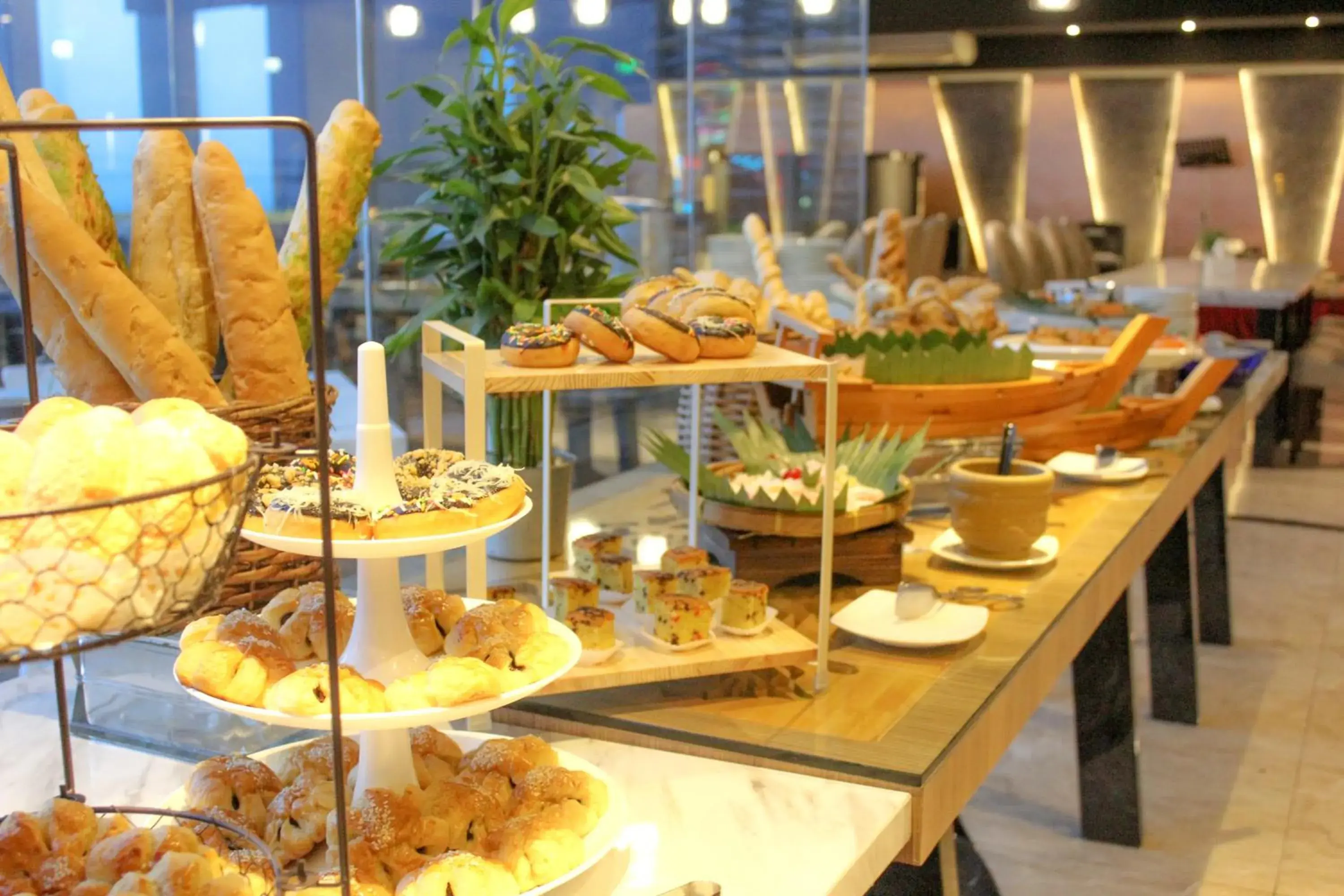 Restaurant/places to eat in Hermes Palace Hotel Medan Restaurant/places to eat in Hermes Palace Hotel Medan