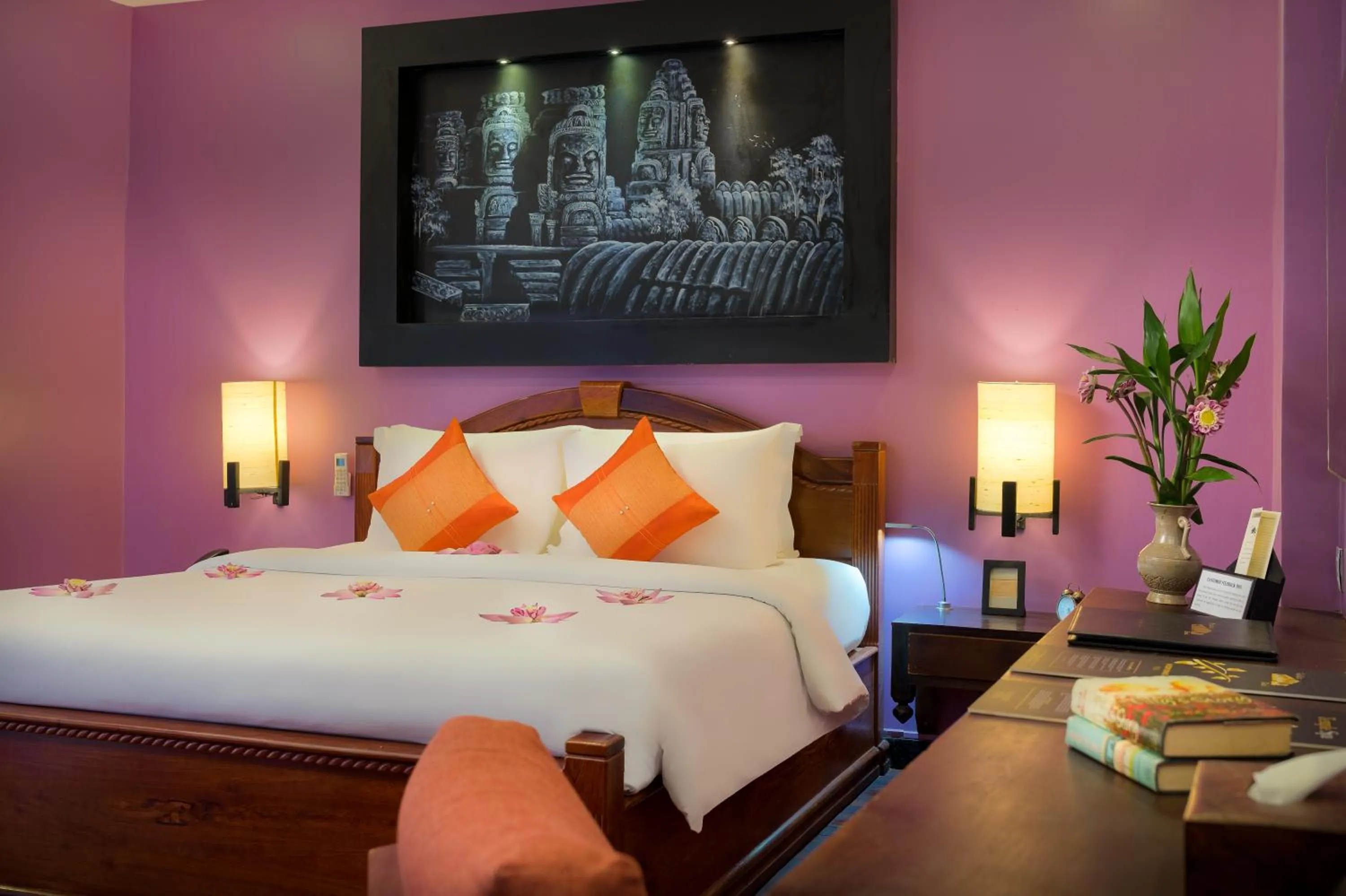 Bedroom, Bed in Golden Temple Hotel