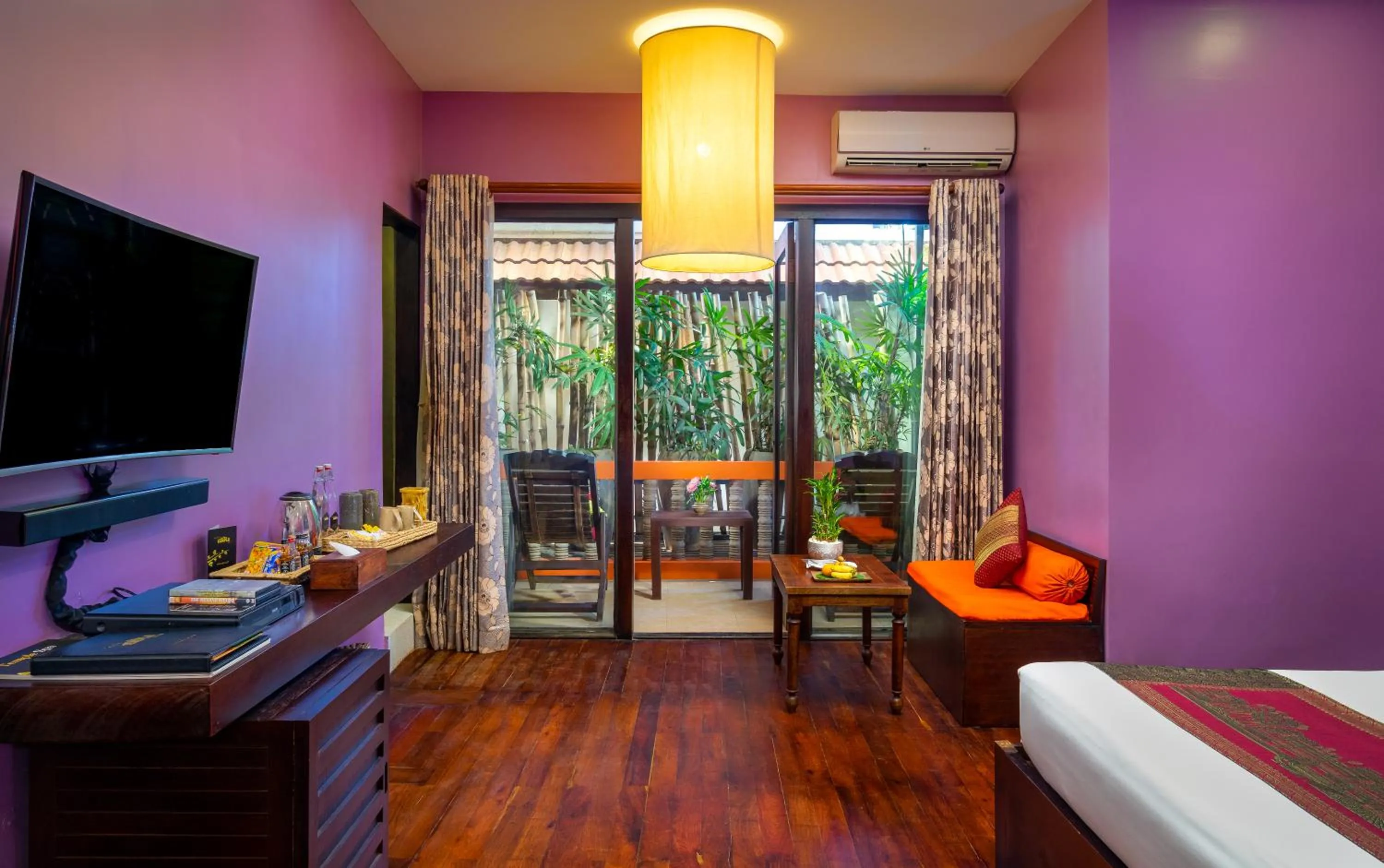 bunk bed, Bed in Golden Temple Hotel