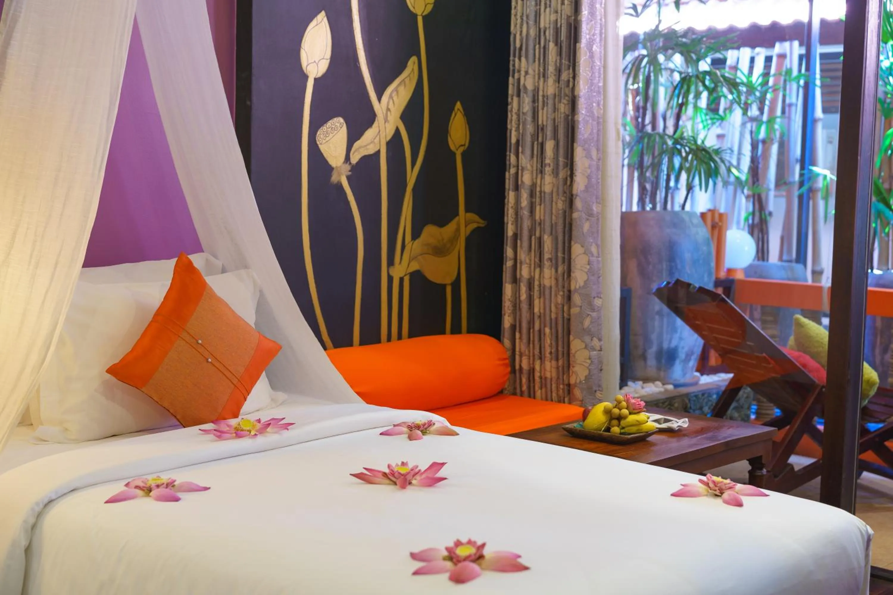 Bedroom, Bed in Golden Temple Hotel