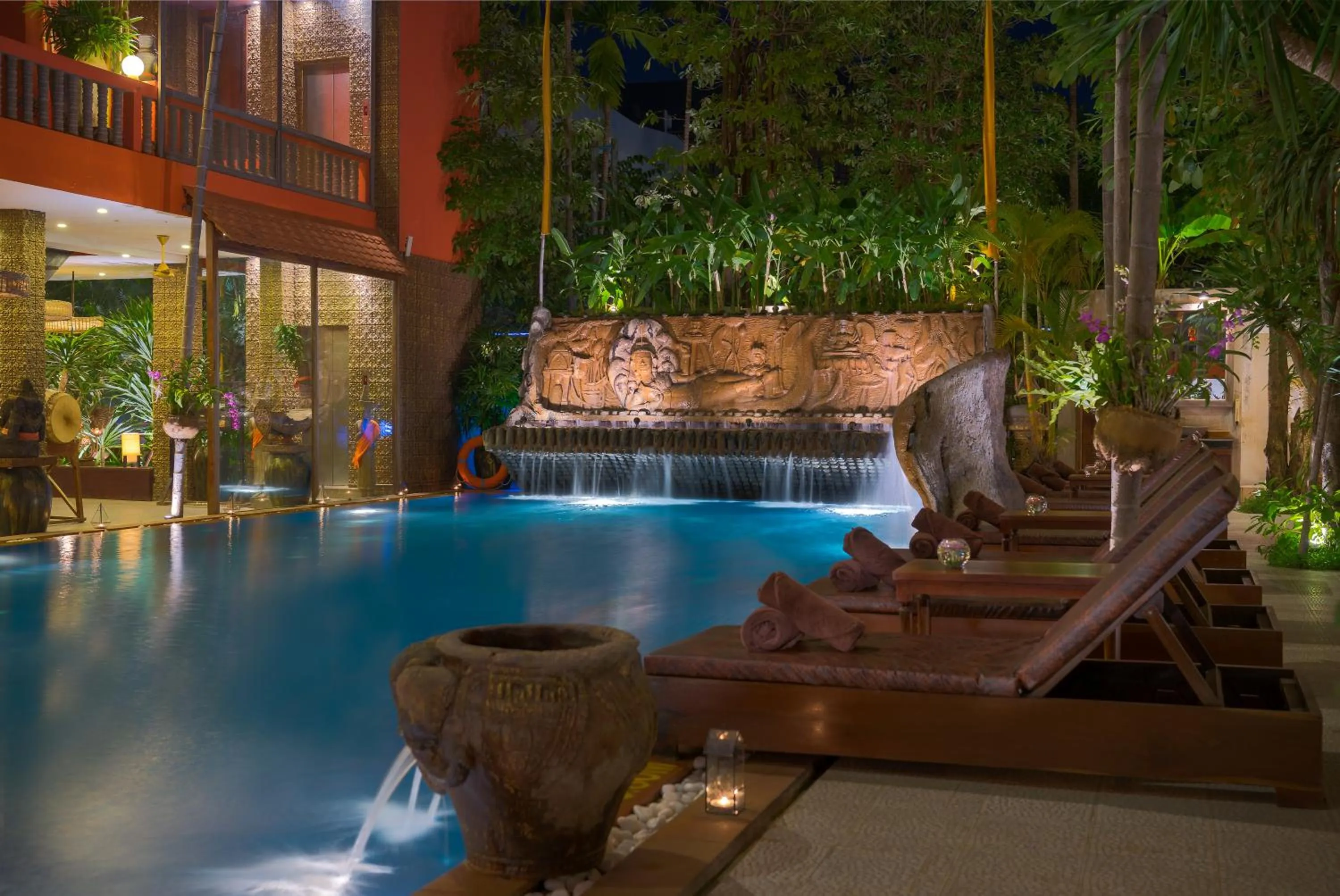 Swimming pool in Golden Temple Hotel