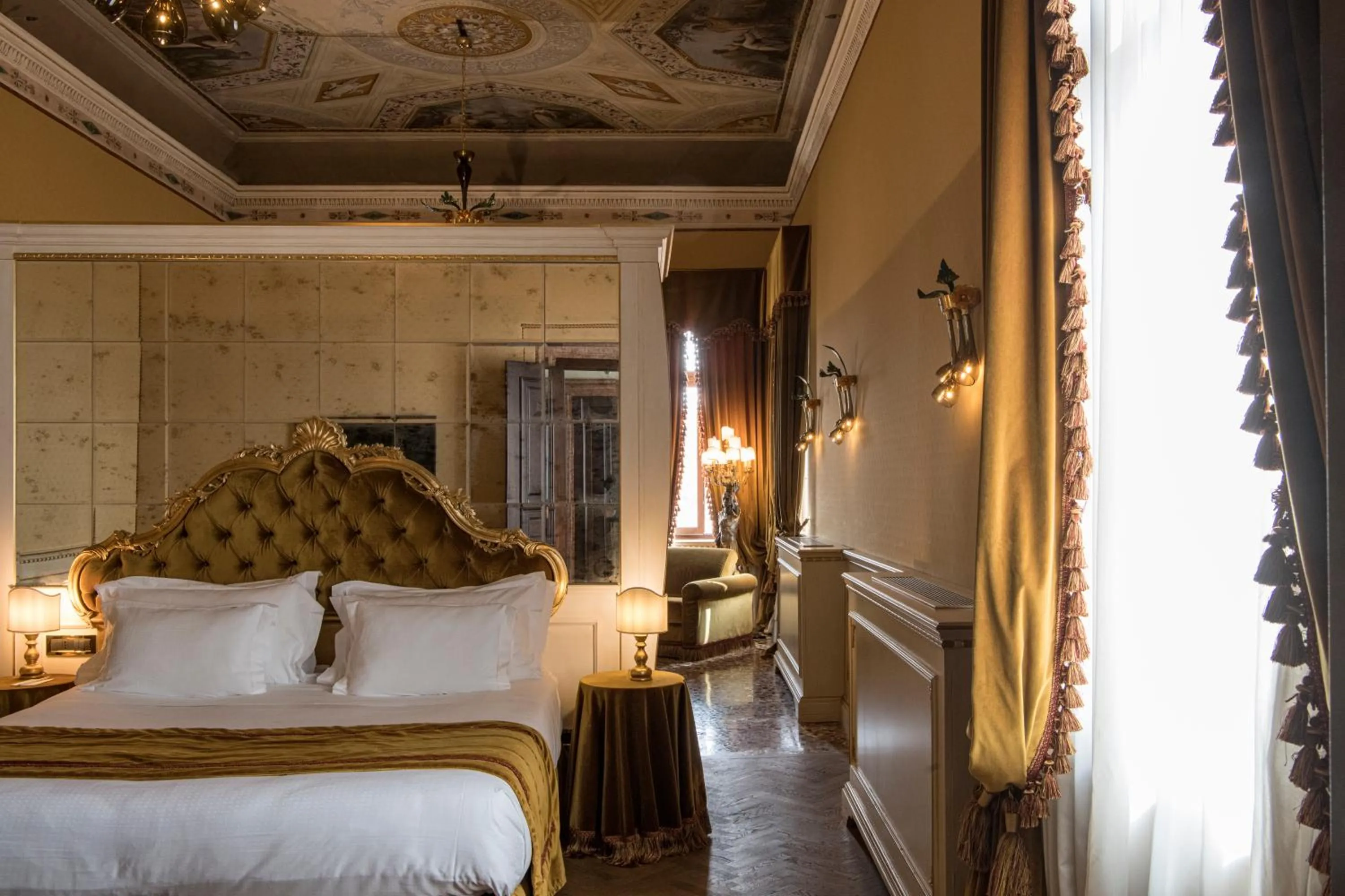 Spring, Bed in Hotel Nani Mocenigo Palace