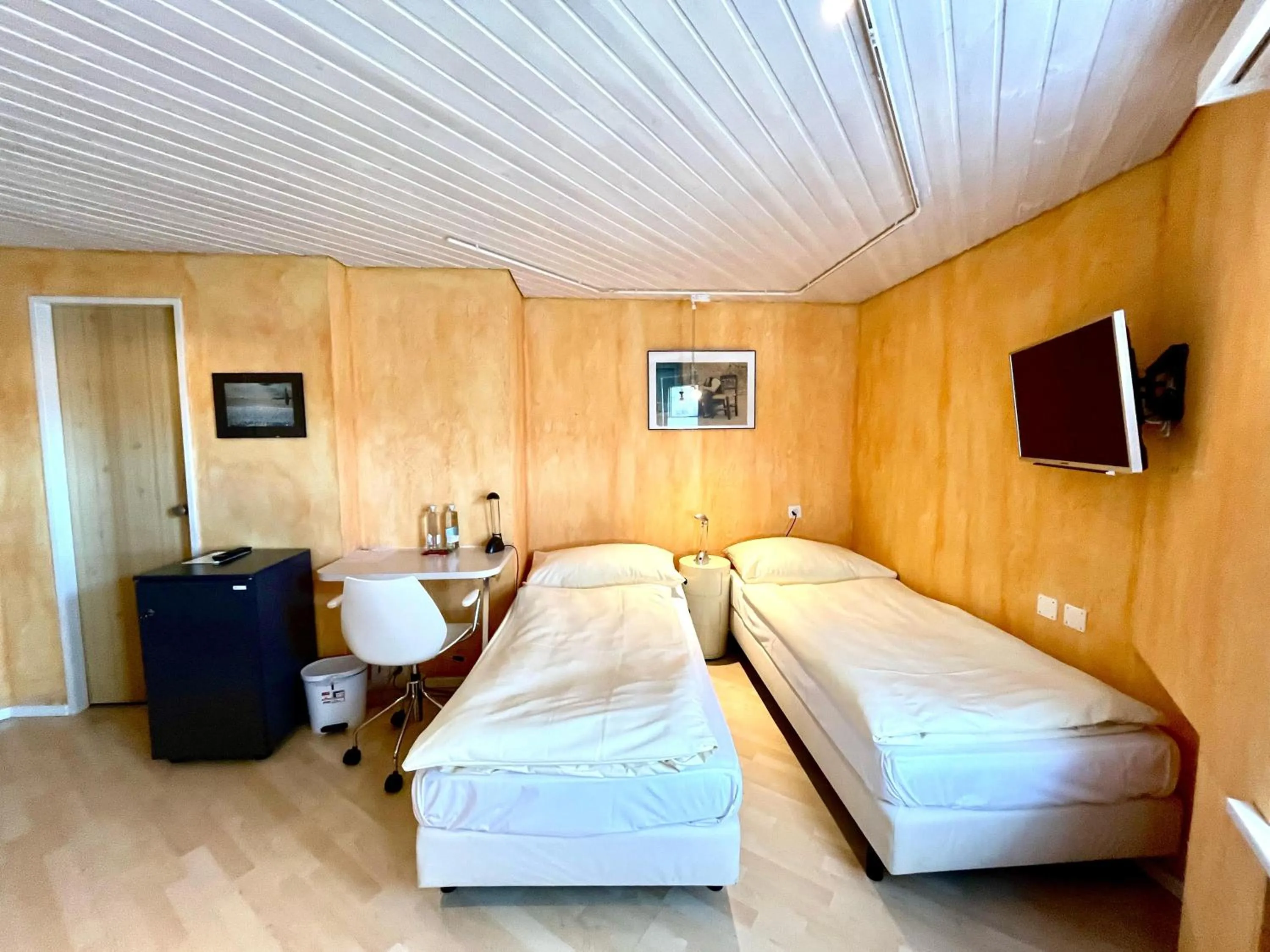 Photo of the whole room, Bed in Seiler's Hotel