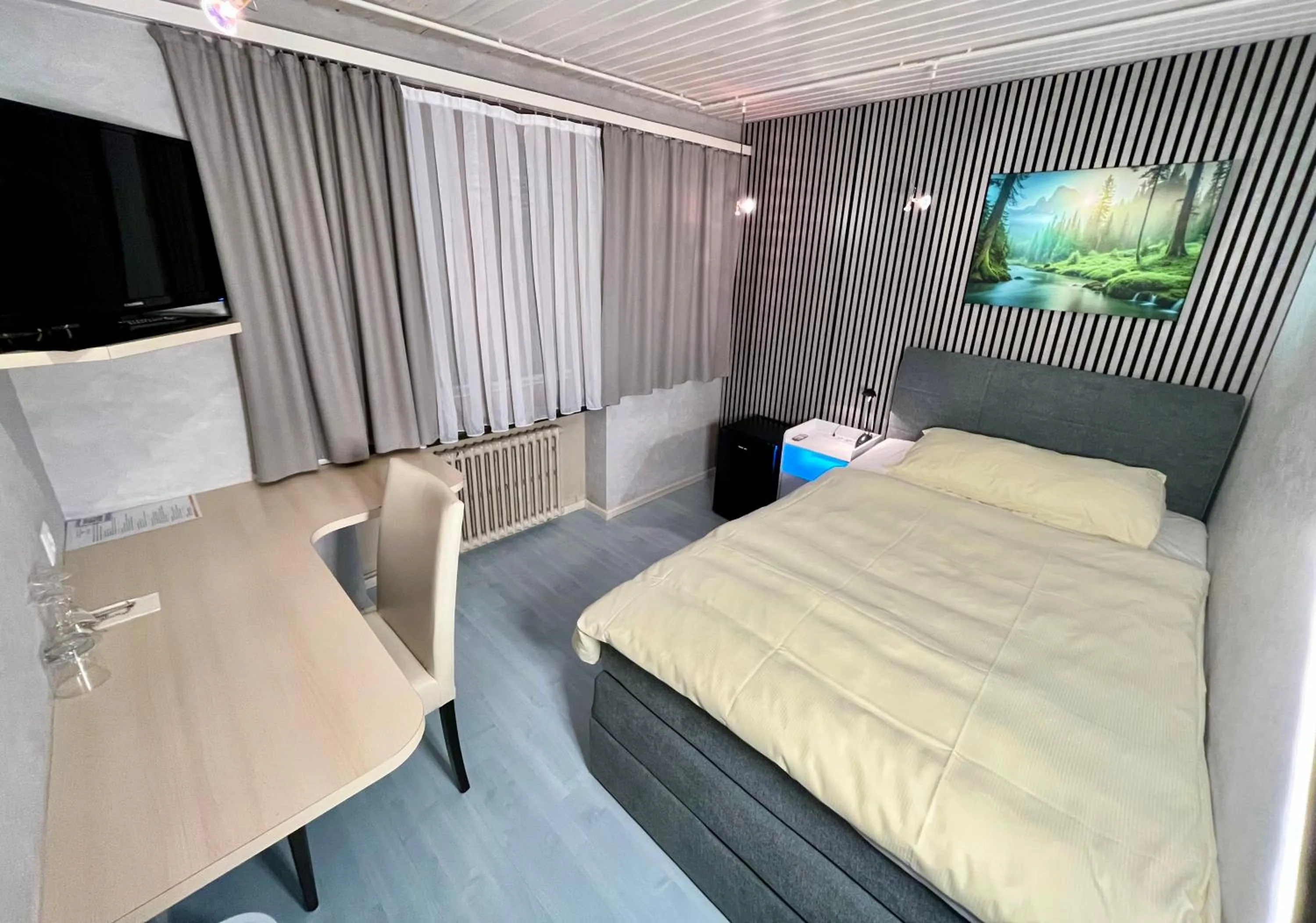 Photo of the whole room, Bed in Seiler's Hotel