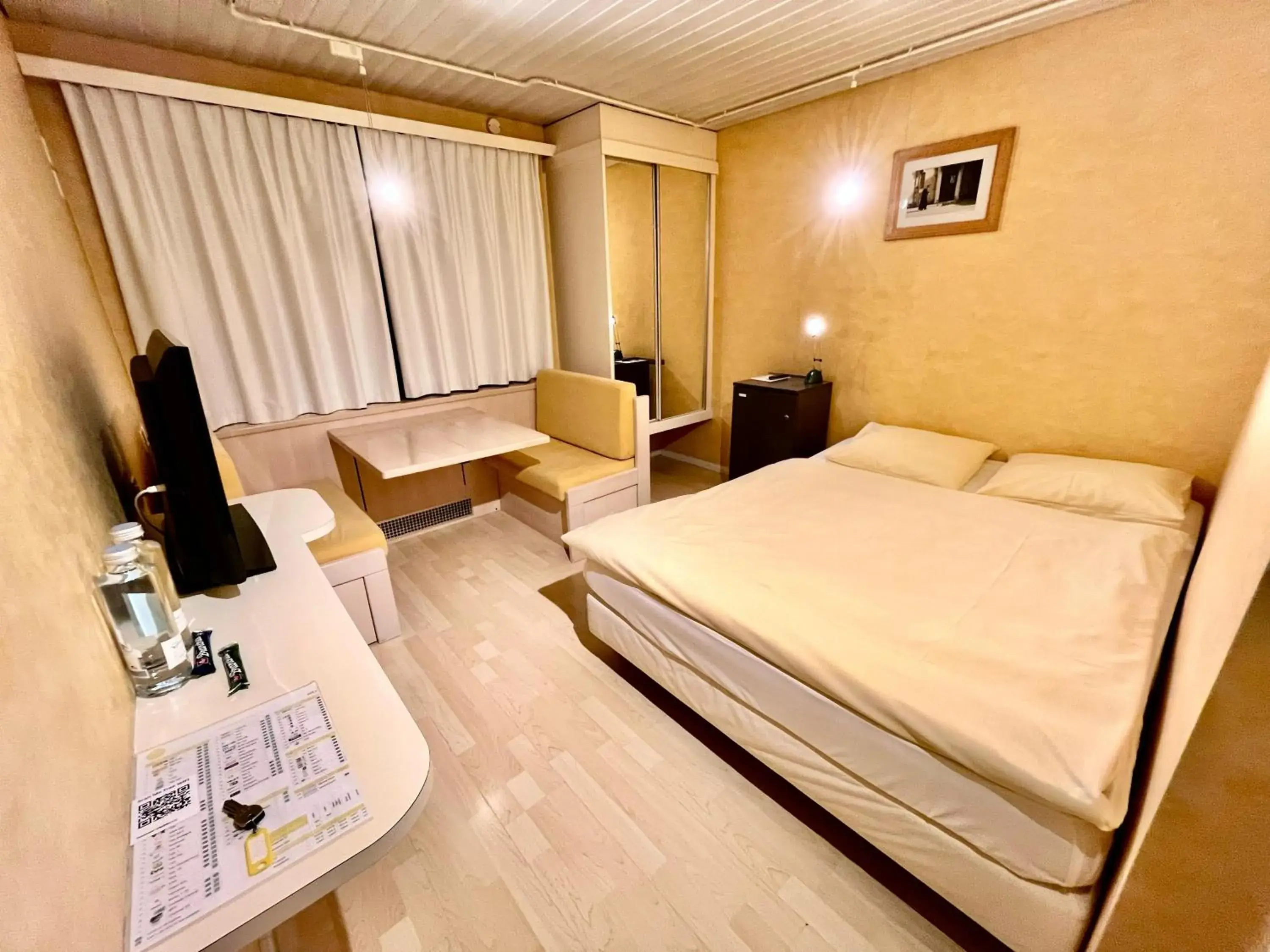 Double Room - single occupancy in Seiler's Hotel Double Room - single occupancy in Seiler's Hotel