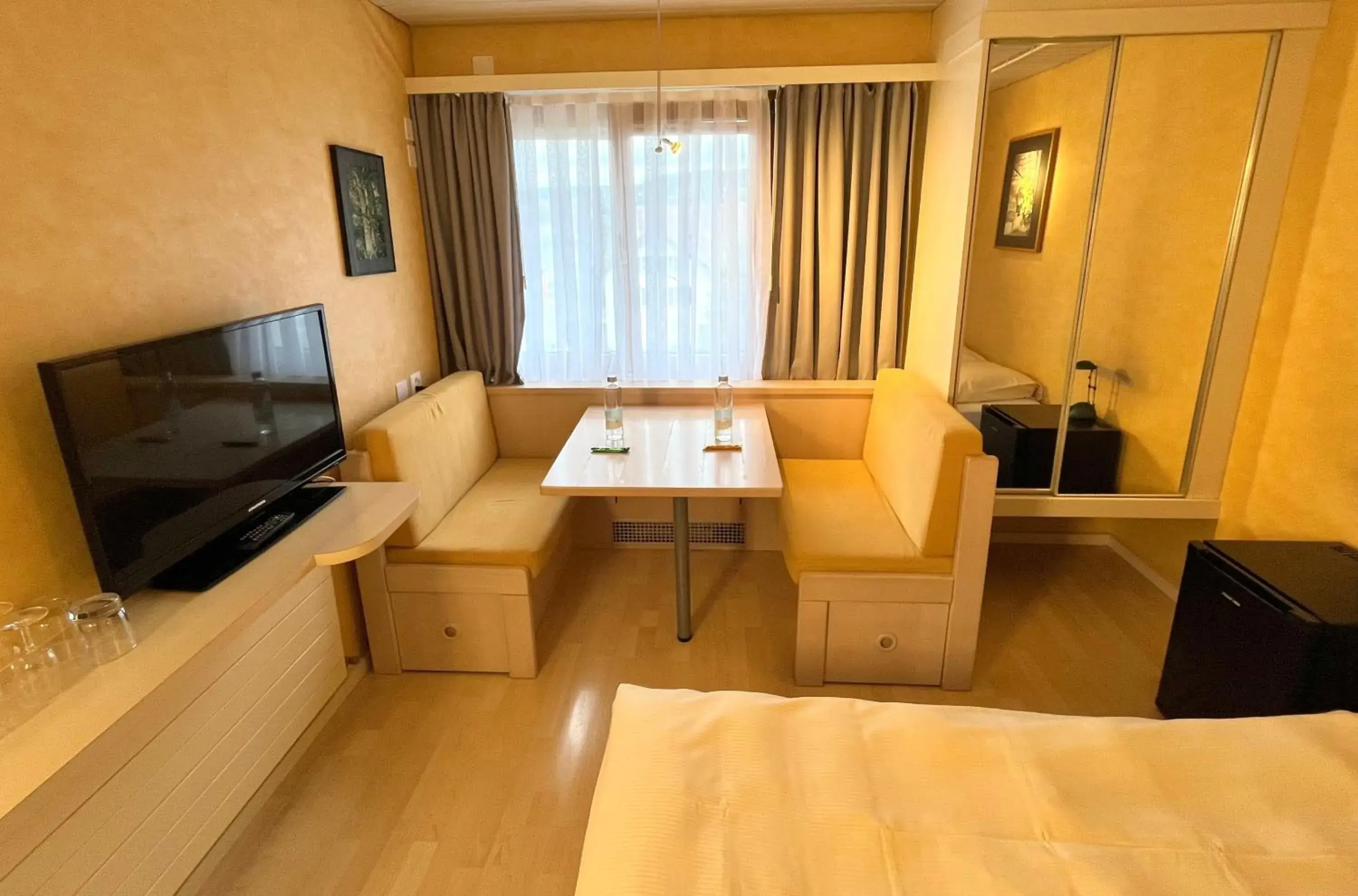 Double Room - single occupancy in Seiler's Hotel Double Room - single occupancy in Seiler's Hotel