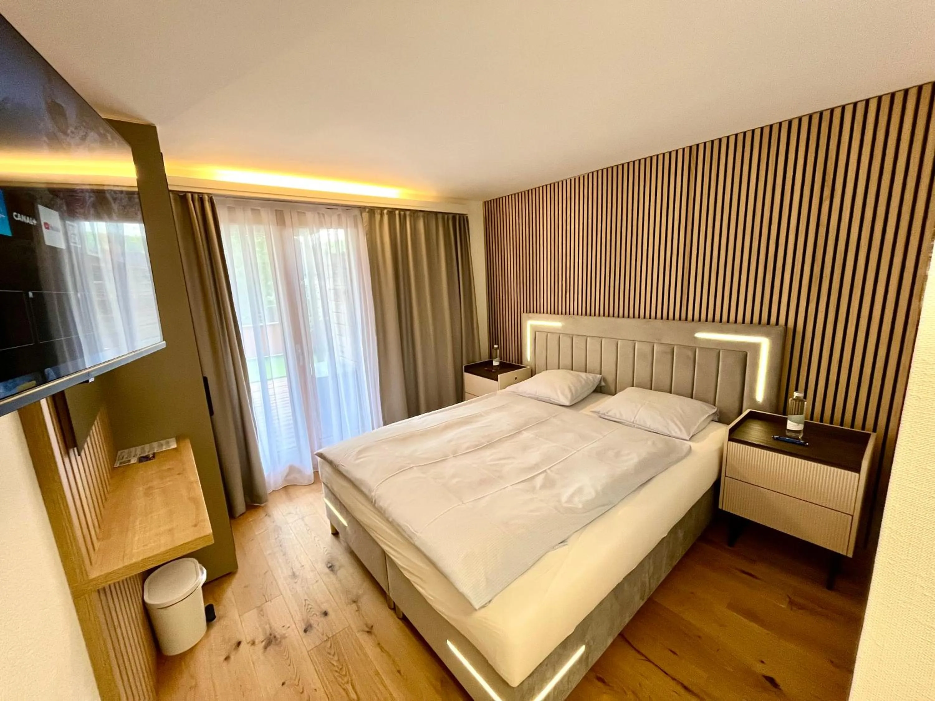 Photo of the whole room, Bed in Seiler's Hotel