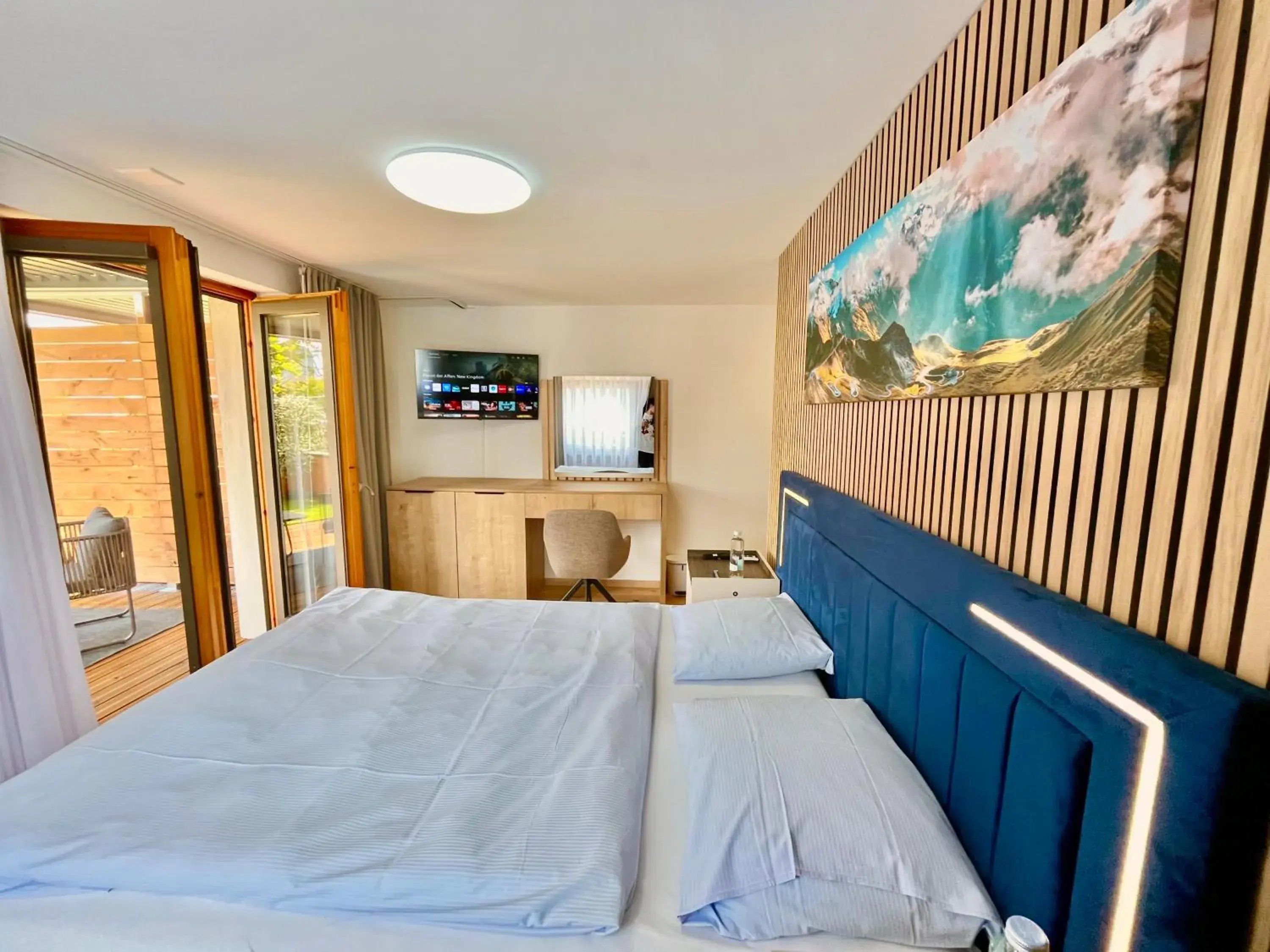 Queen Room with Balcony - single occupancy in Seiler's Hotel Queen Room with Balcony - single occupancy in Seiler's Hotel