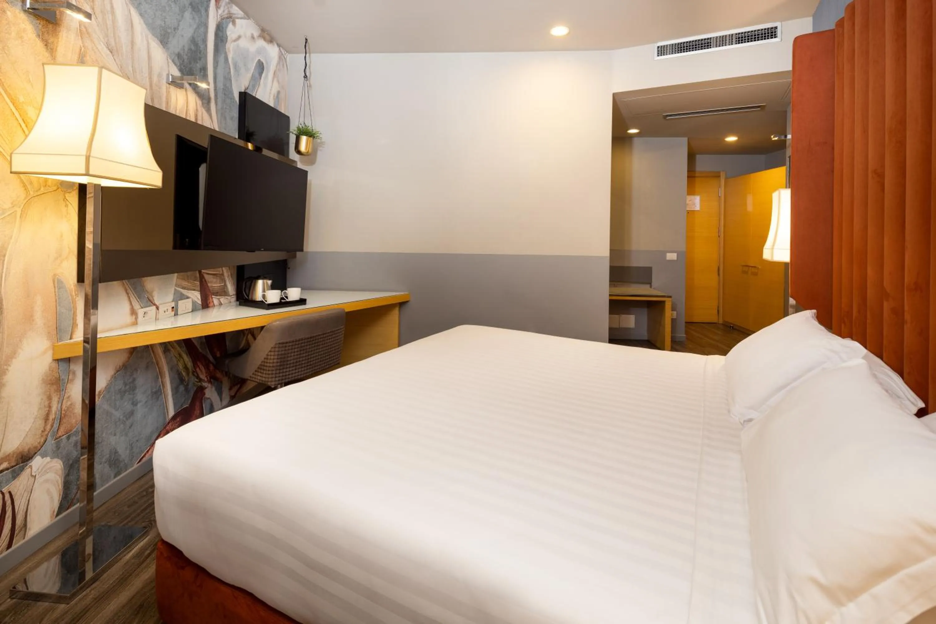 Bedroom, Bed in Holiday Inn Milan Garibaldi Station by IHG