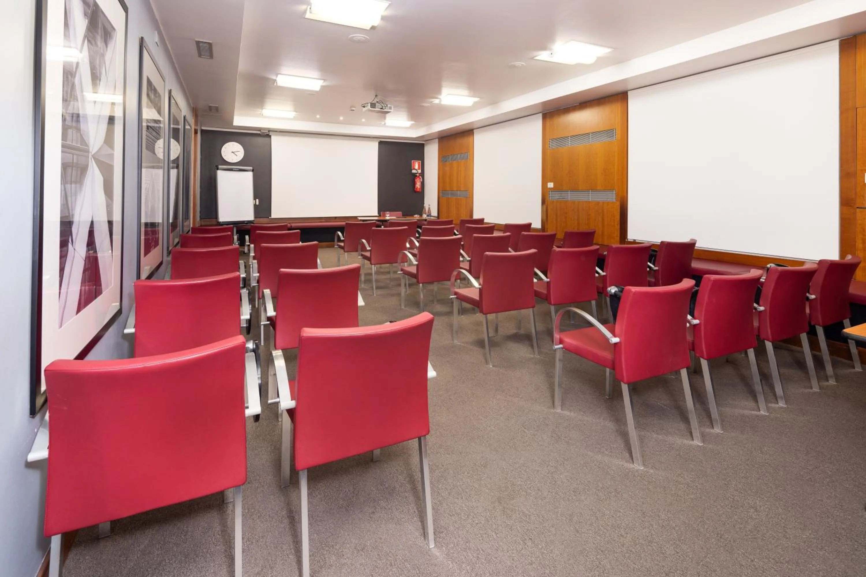 Meeting/conference room in Holiday Inn Milan Garibaldi Station by IHG