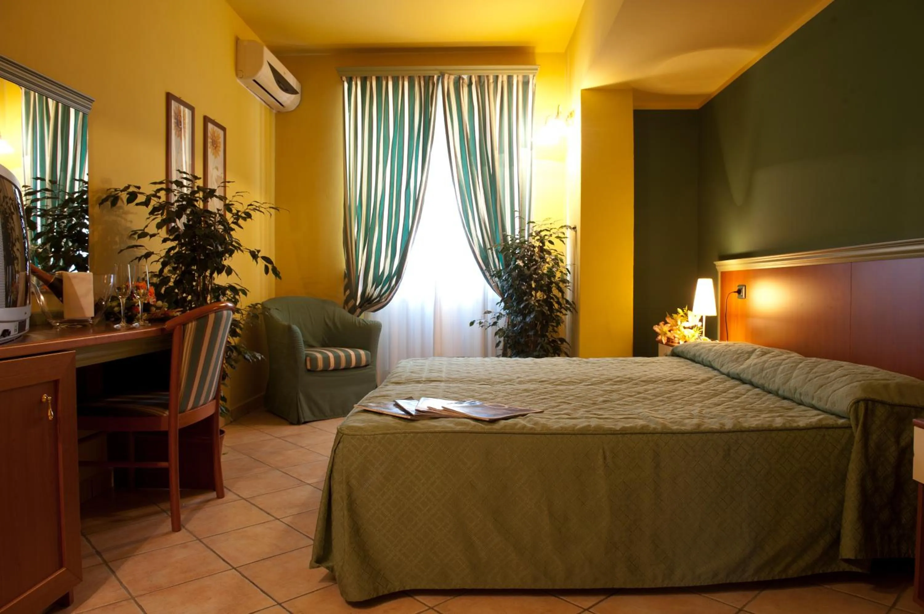 Bedroom, Bed in Villa Giglio