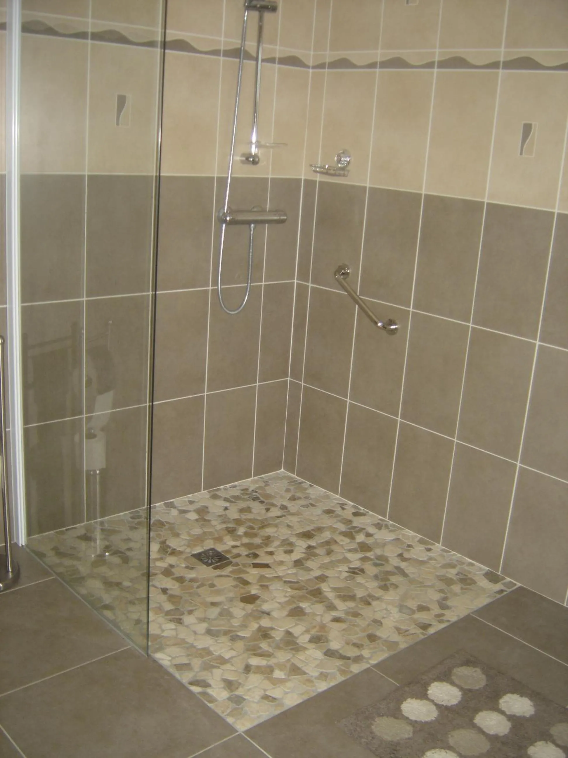 Shower in Chateau Laborde Marjolaine