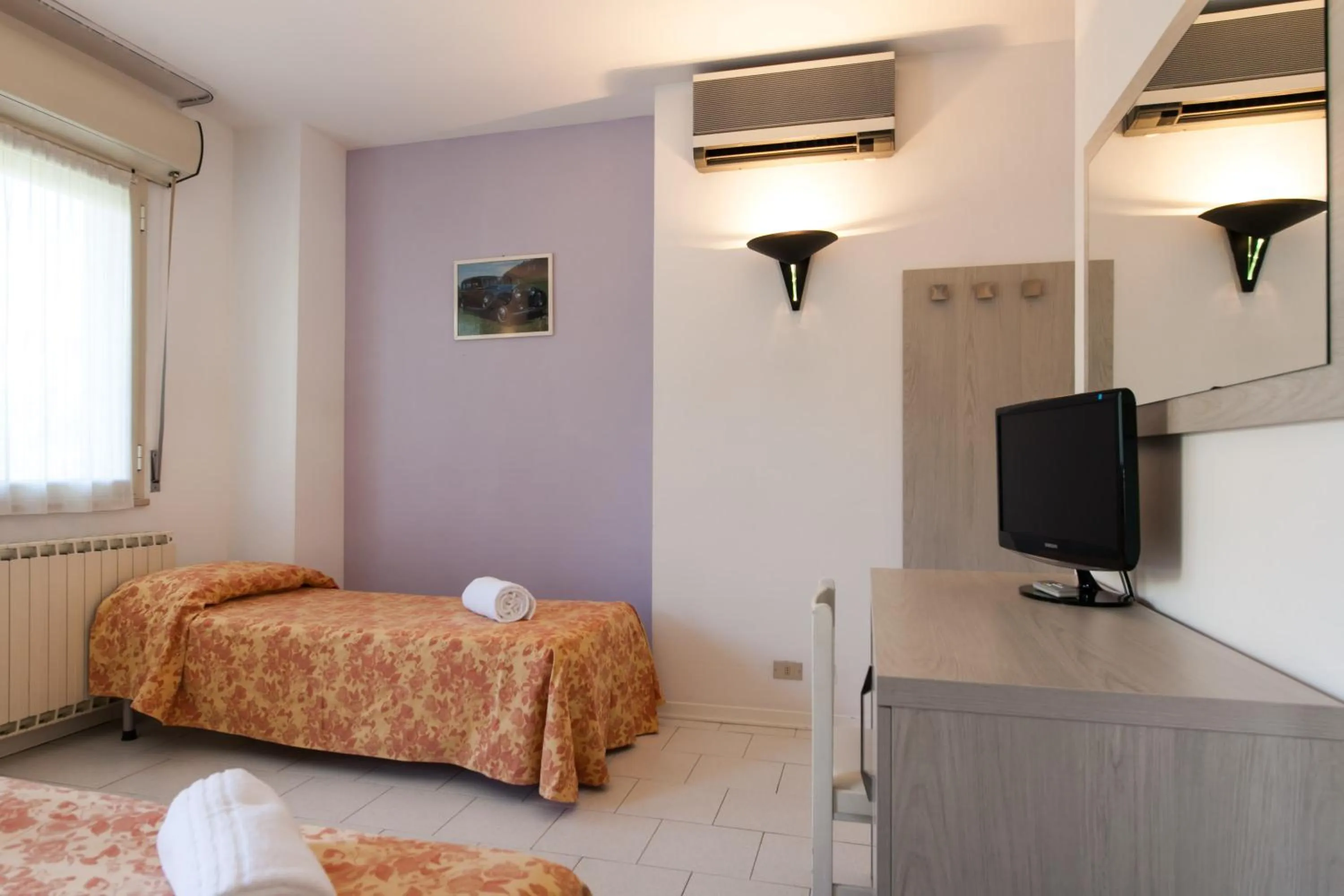 Photo of the whole room in Hotel Suisse