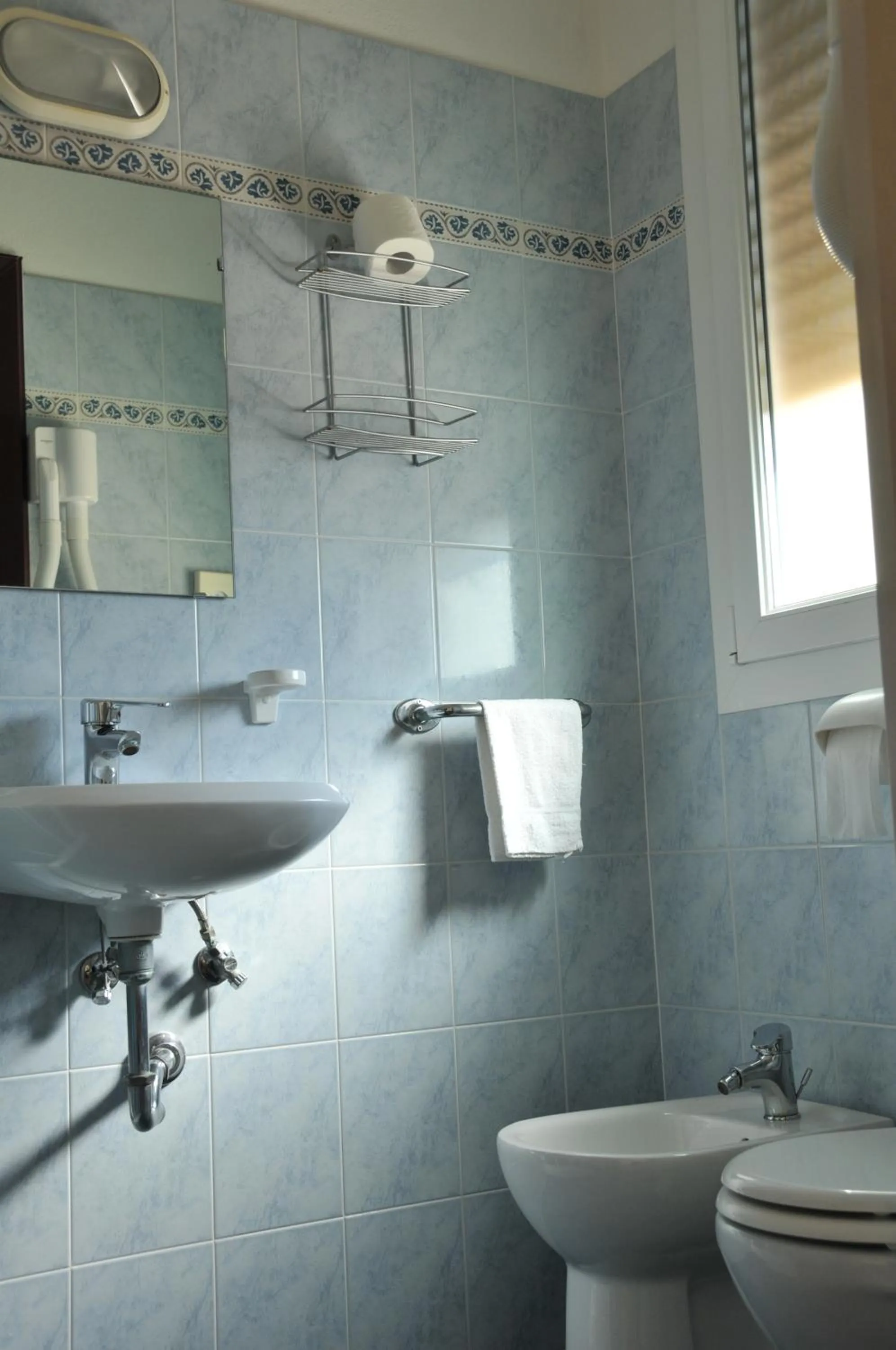 Shower in Hotel Suisse