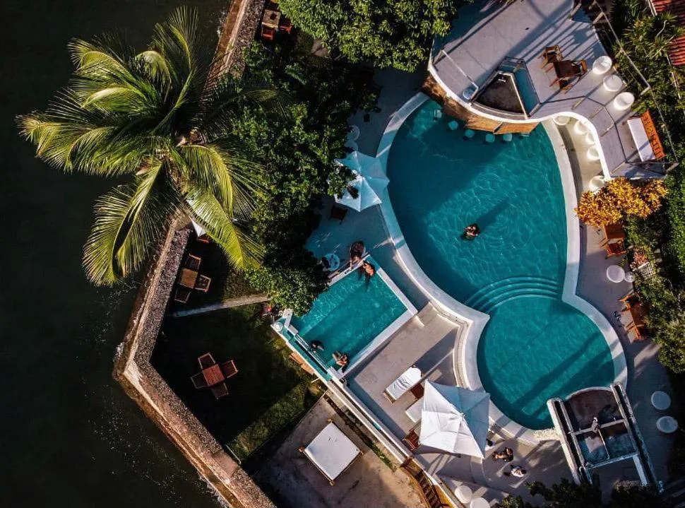 Swimming pool in Hotel Portaló