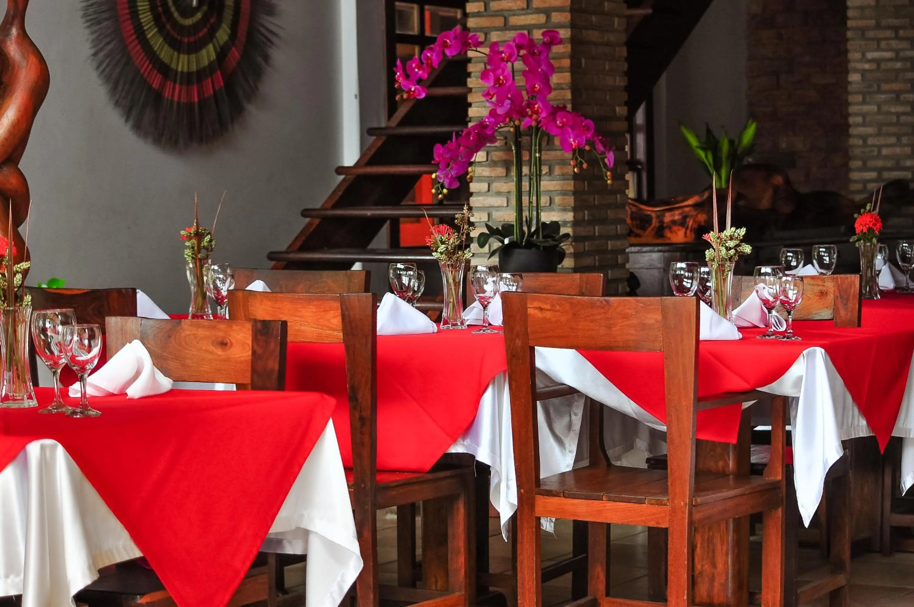 Restaurant/places to eat in Hotel Portaló