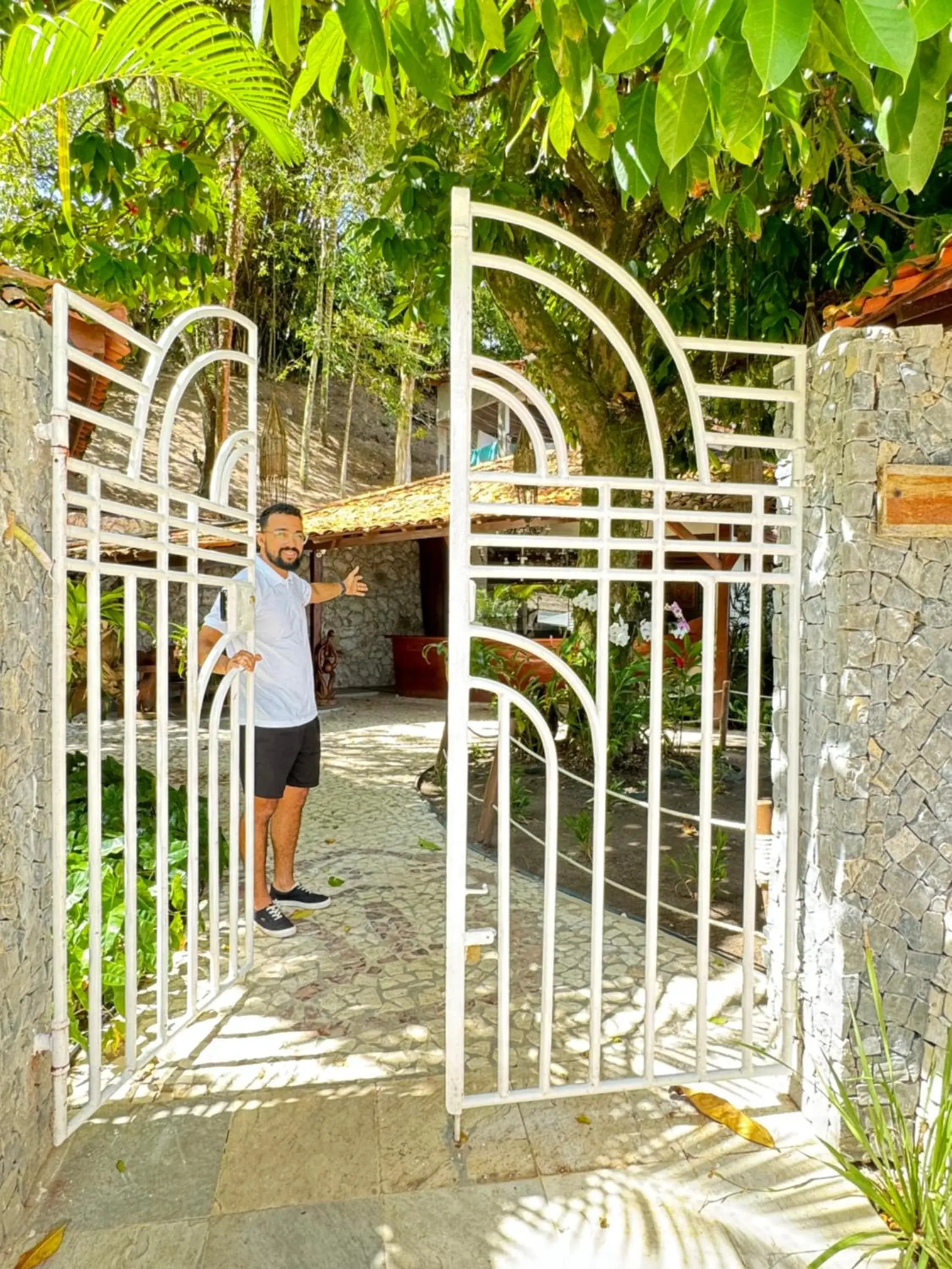 Facade/entrance in Hotel Portaló Facade/entrance in Hotel Portaló