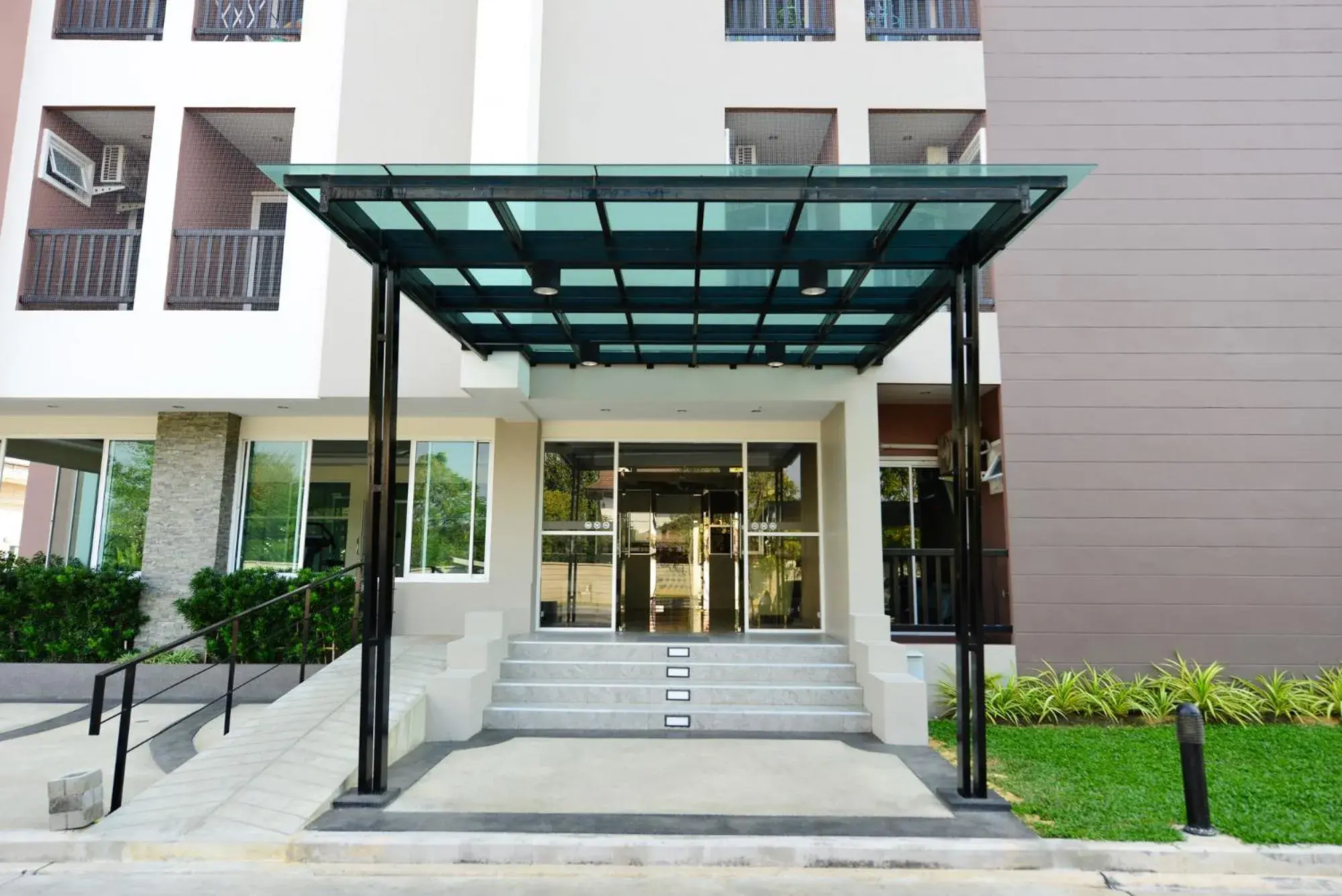 Facade/entrance in Baan Lamoon Facade/entrance in Baan Lamoon