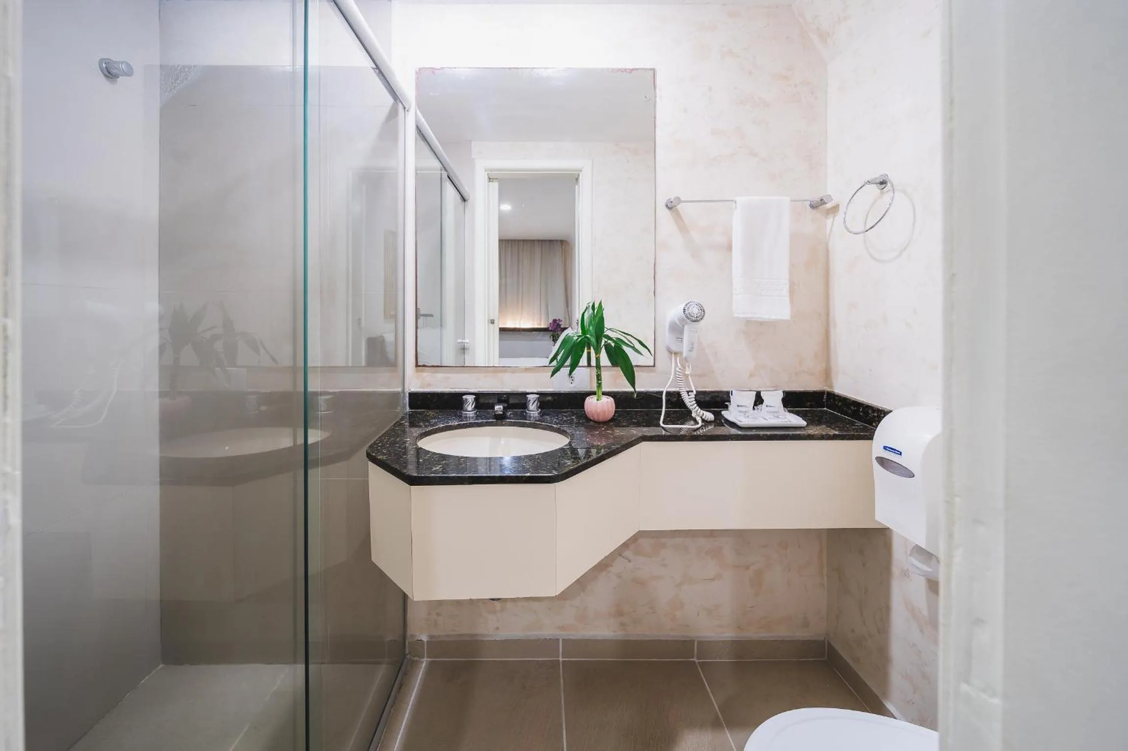 Bathroom in Hotel Dan Inn Curitiba Centro By Nacional Inn