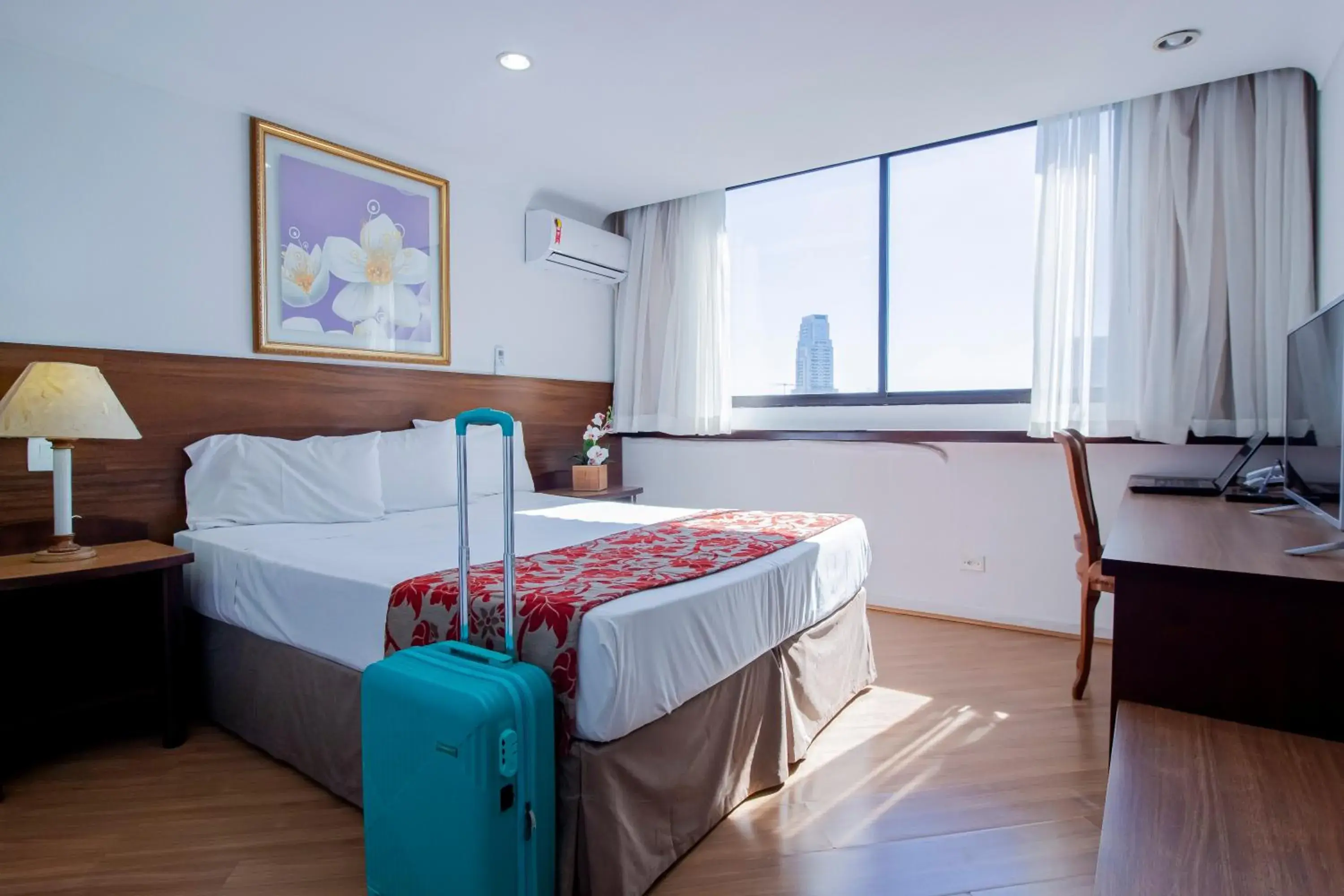 TV and multimedia, Bed in Hotel Dan Inn Curitiba Centro By Nacional Inn TV and multimedia, Bed in Hotel Dan Inn Curitiba Centro By Nacional Inn