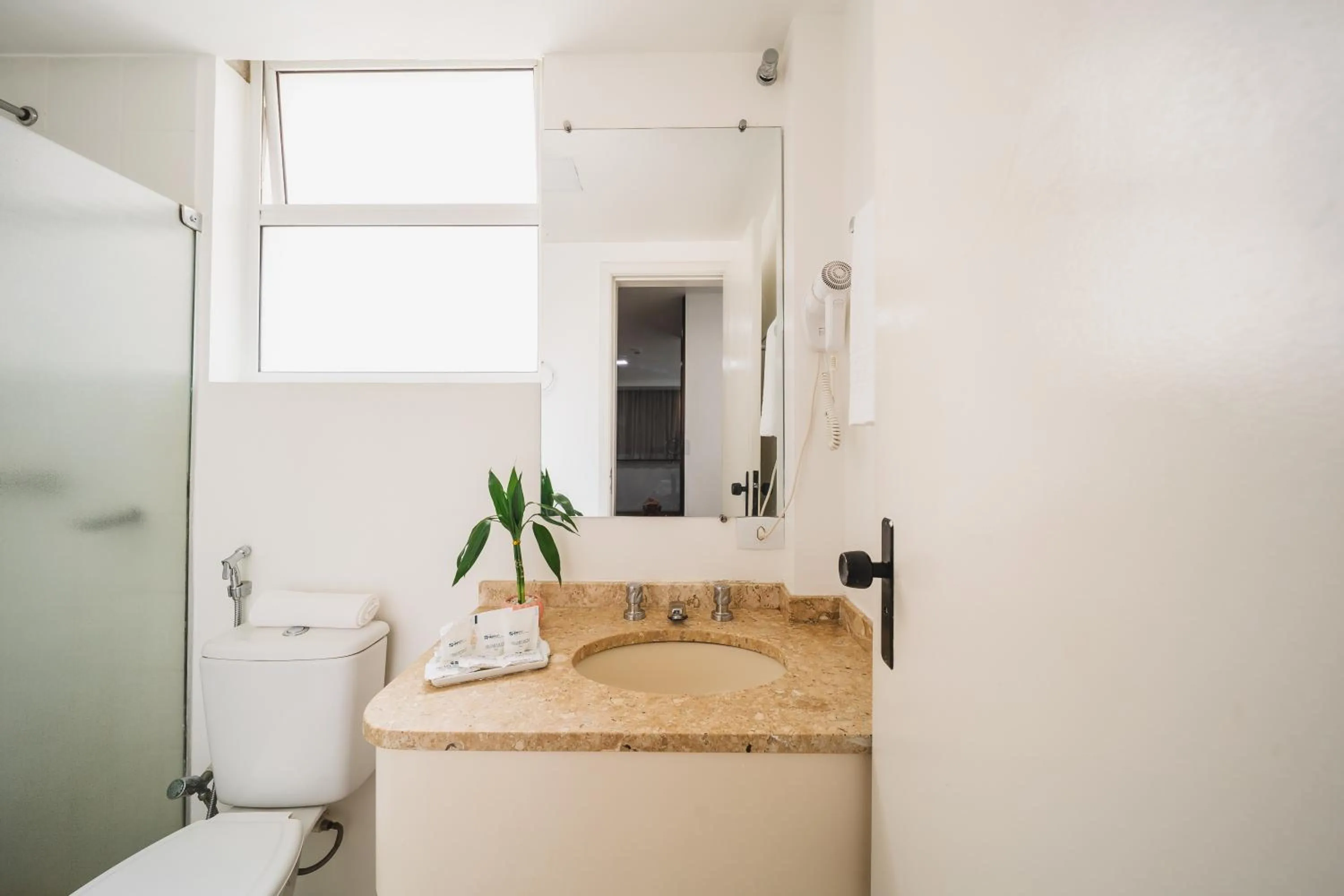 Bathroom in Hotel Dan Inn Curitiba Centro By Nacional Inn