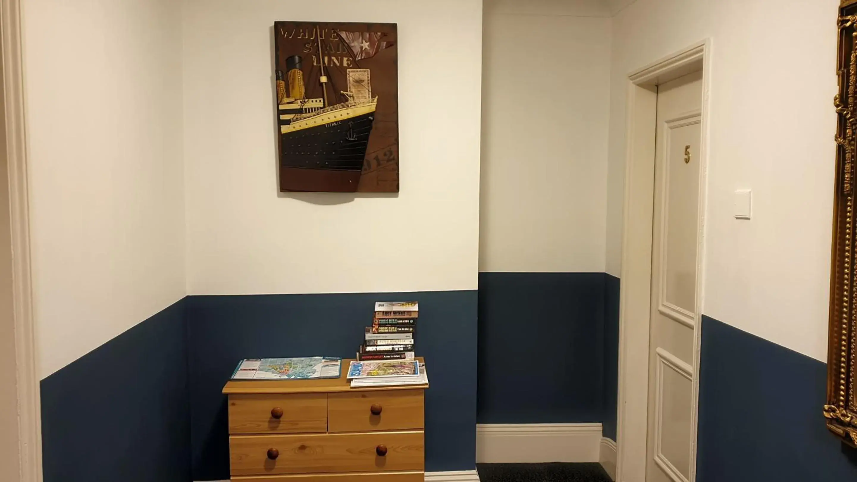 Lobby or reception in The Grapes Pub Lobby or reception in The Grapes Pub