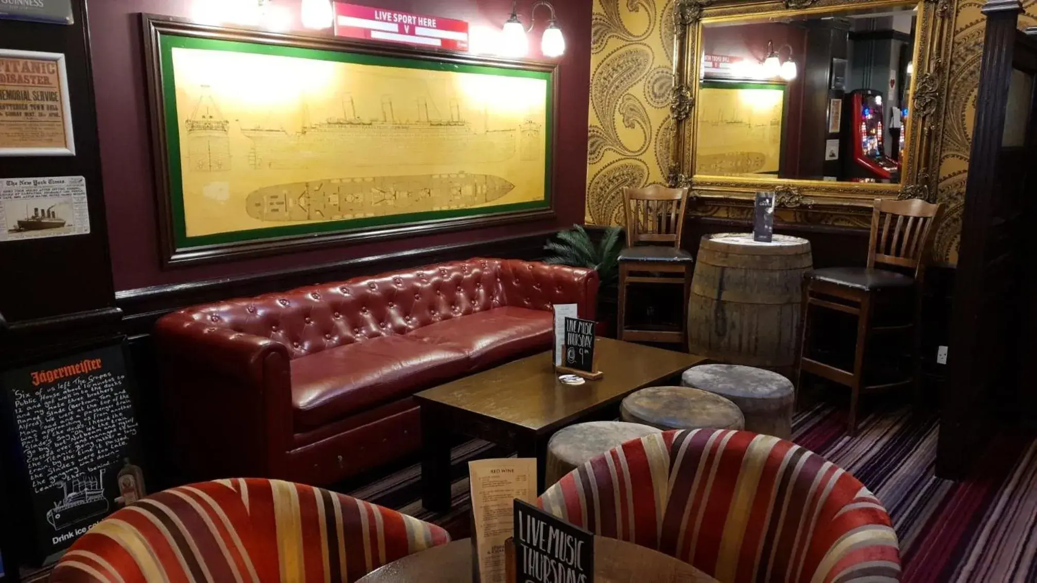 Lounge or bar in The Grapes Pub Lounge or bar in The Grapes Pub
