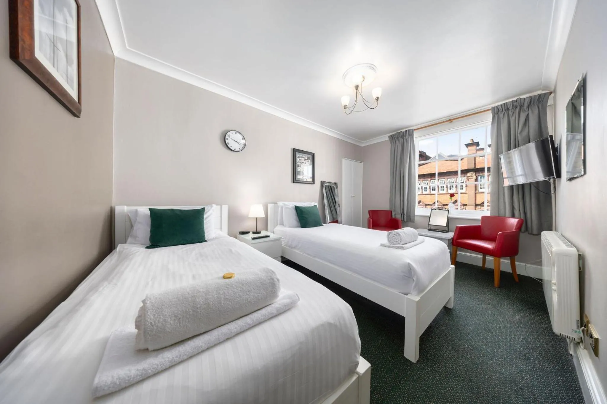 Bedroom, Bed in The Grapes Pub