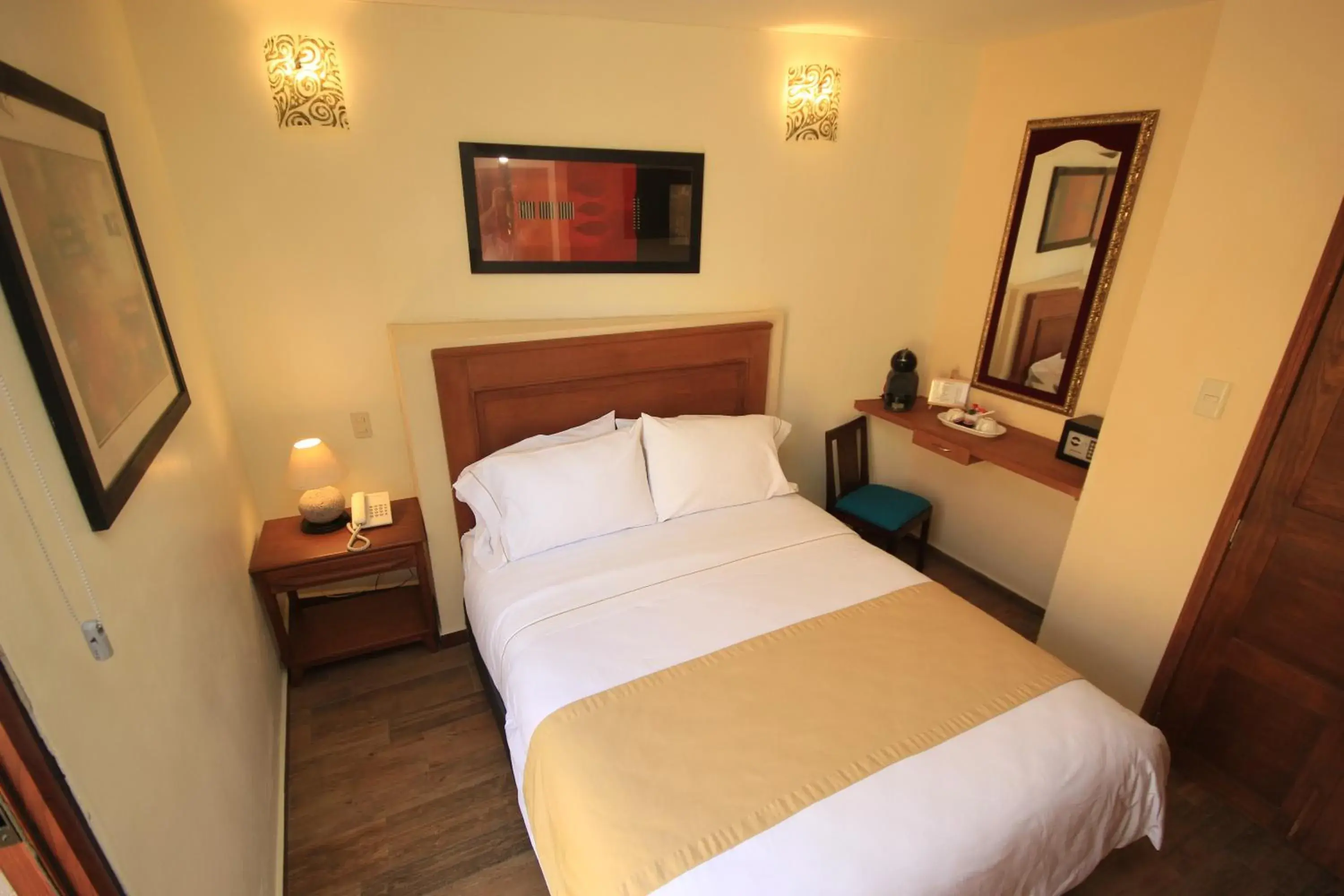 Standard Room with Balcony - single occupancy in Hotel Boutique Ponciano Standard Room with Balcony - single occupancy in Hotel Boutique Ponciano